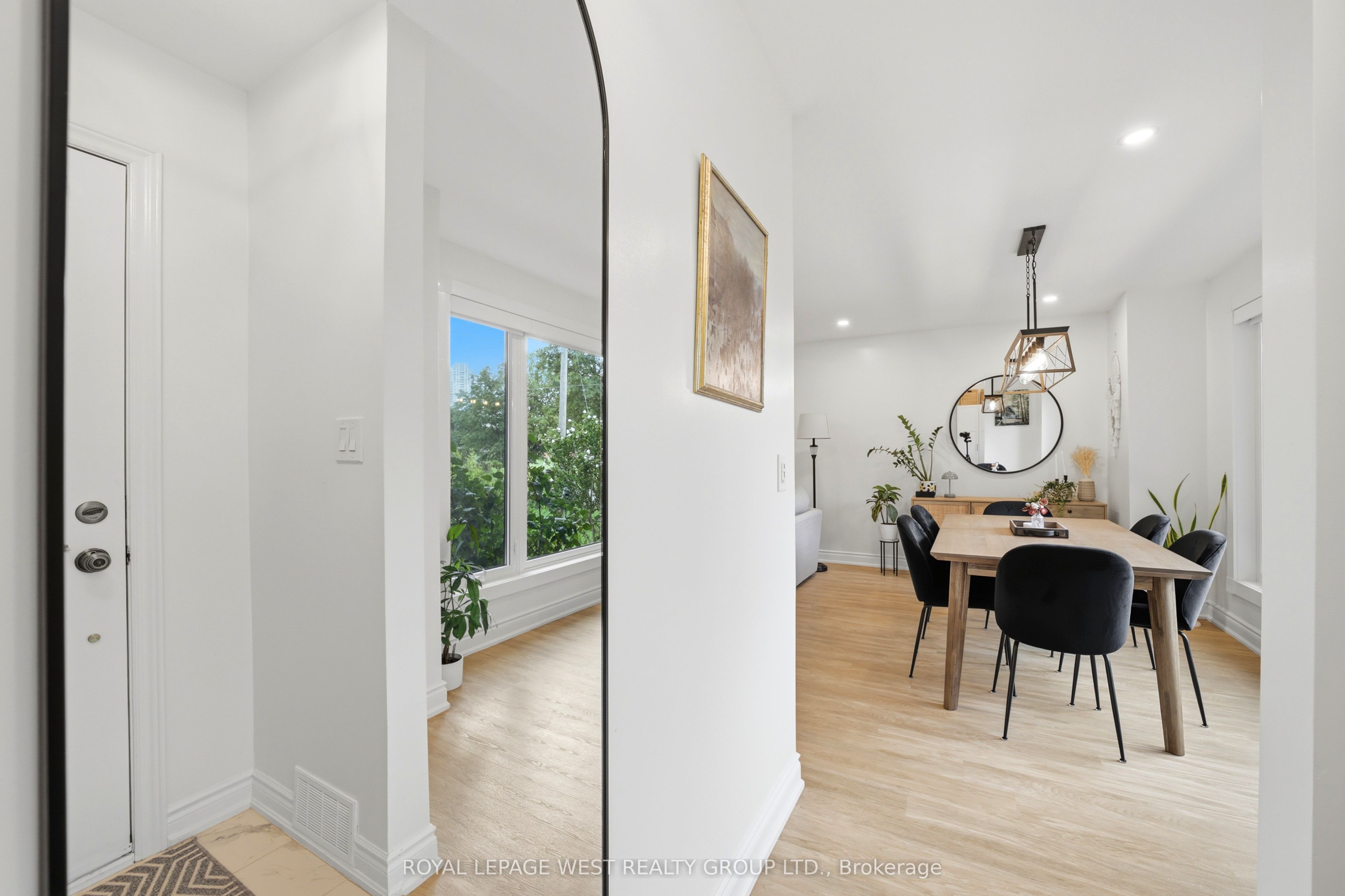 72 Mervyn Avenue, Toronto, ON M9B 1N3 photo 2