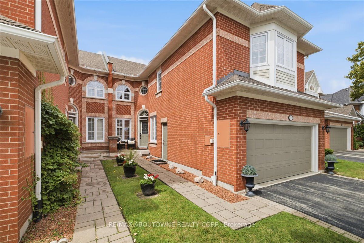 2145 Country Club Drive 7, Burlington, ON L7M 4E1 photo 2