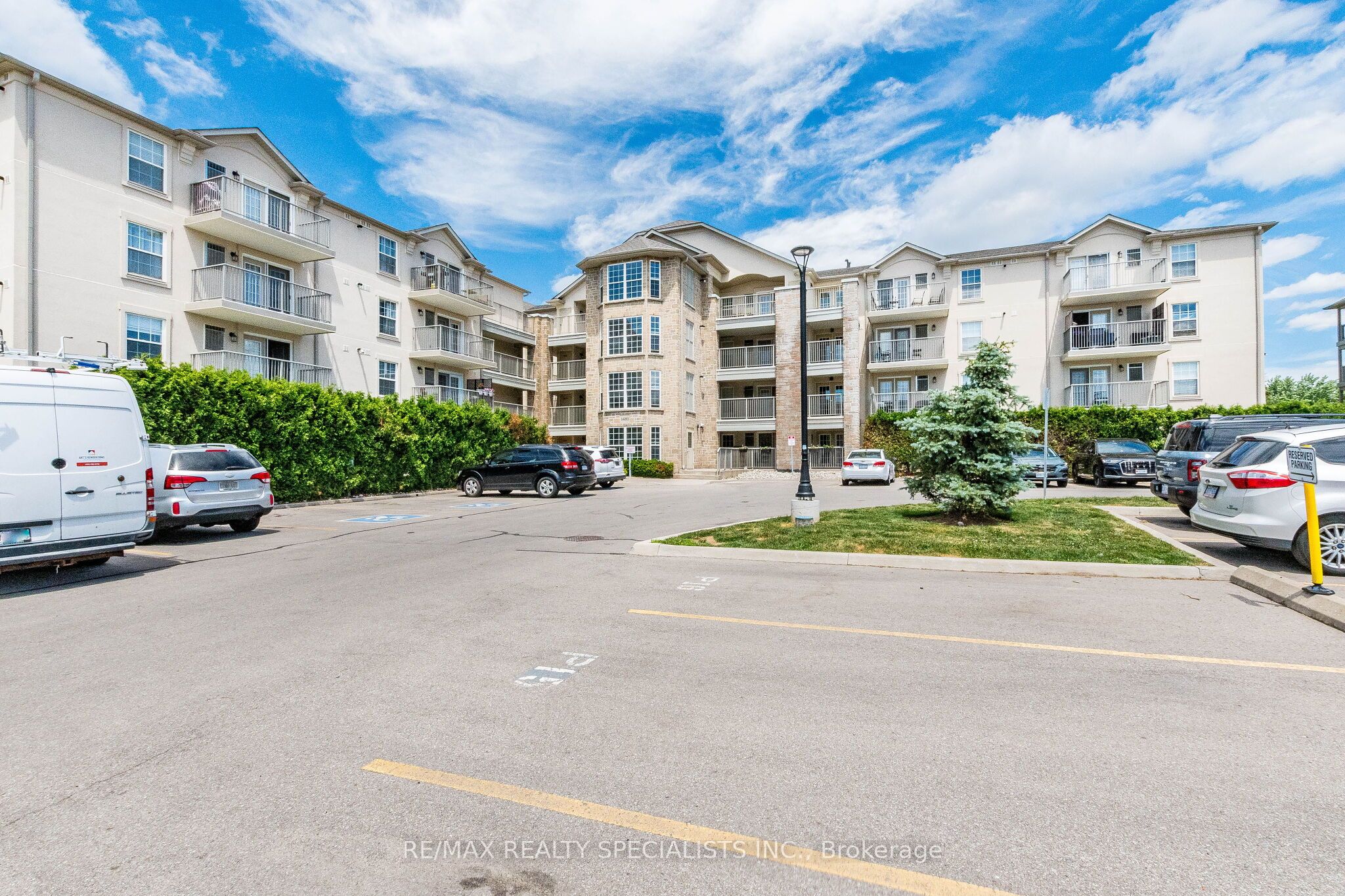 1480 Bishops Gate 406, Oakville, ON L6M 4N4 photo 2