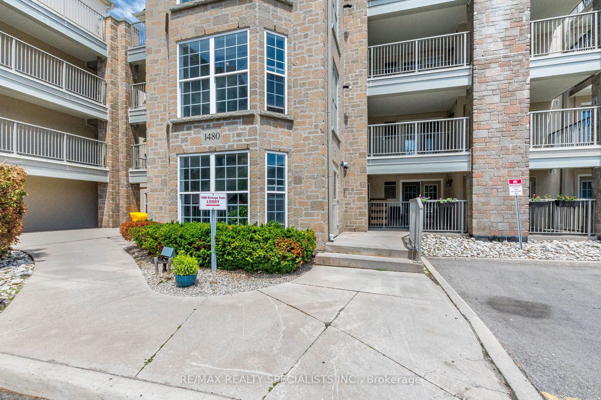 1480 Bishops Gate 406, Oakville, ON L6M 4N4 photo 3