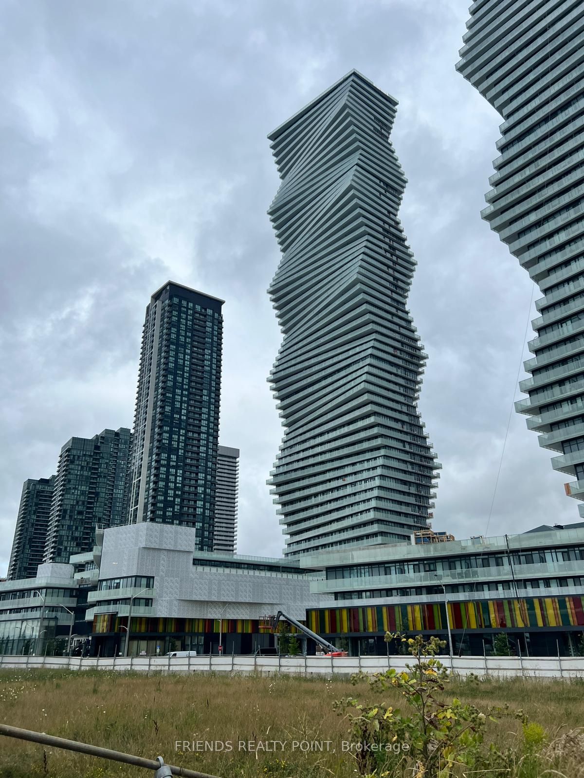3900 Confederation Parkway 3805, Mississauga, ON L5B 0M3 photo 2