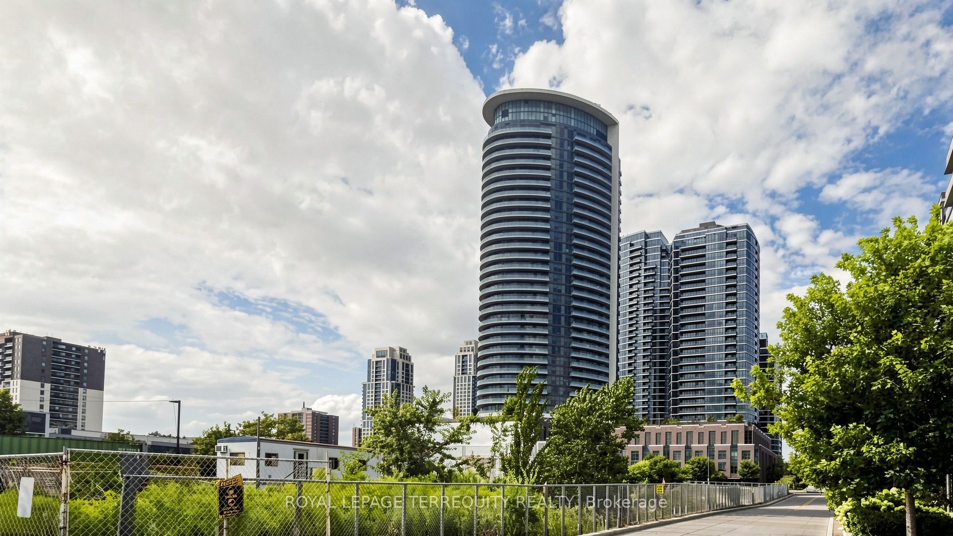 30 Gibbs Road 1410, Toronto, ON M9B 0E4 photo 4