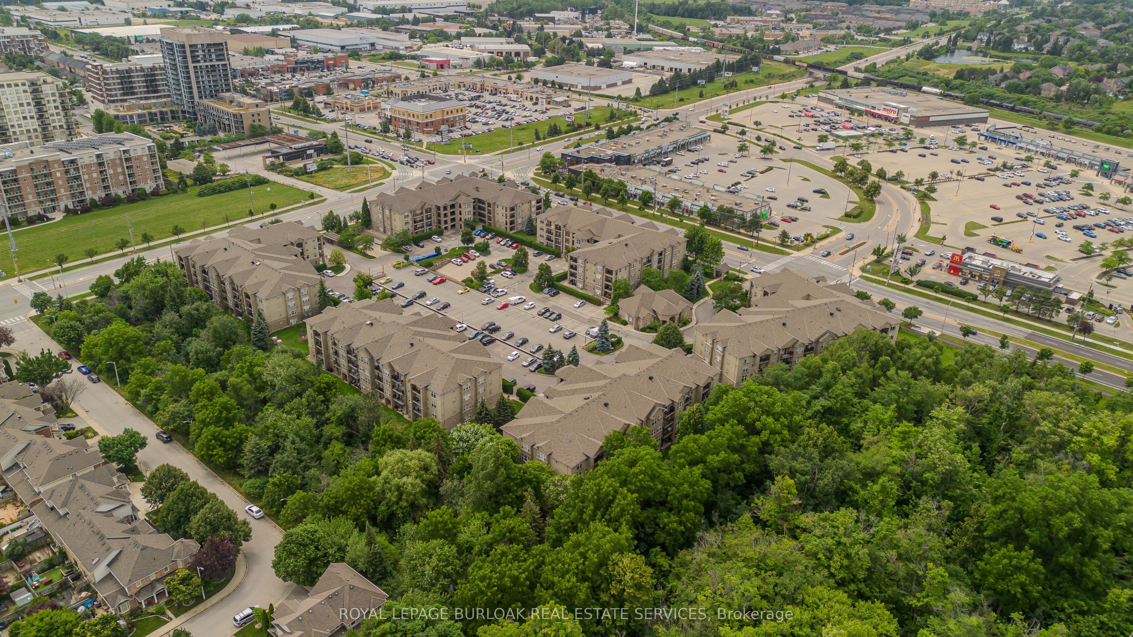 2035 Appleby Line 101, Burlington, ON L7L 7G8 photo 2
