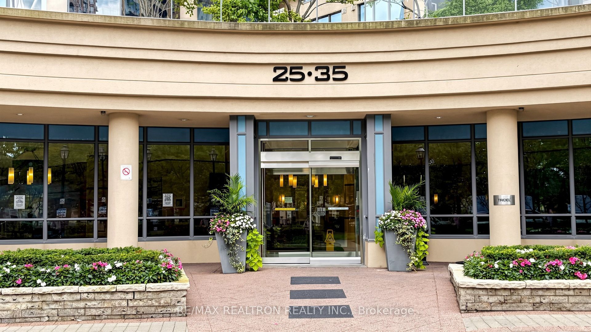 25 Viking Lane 1053, Toronto, ON M9B 0A1