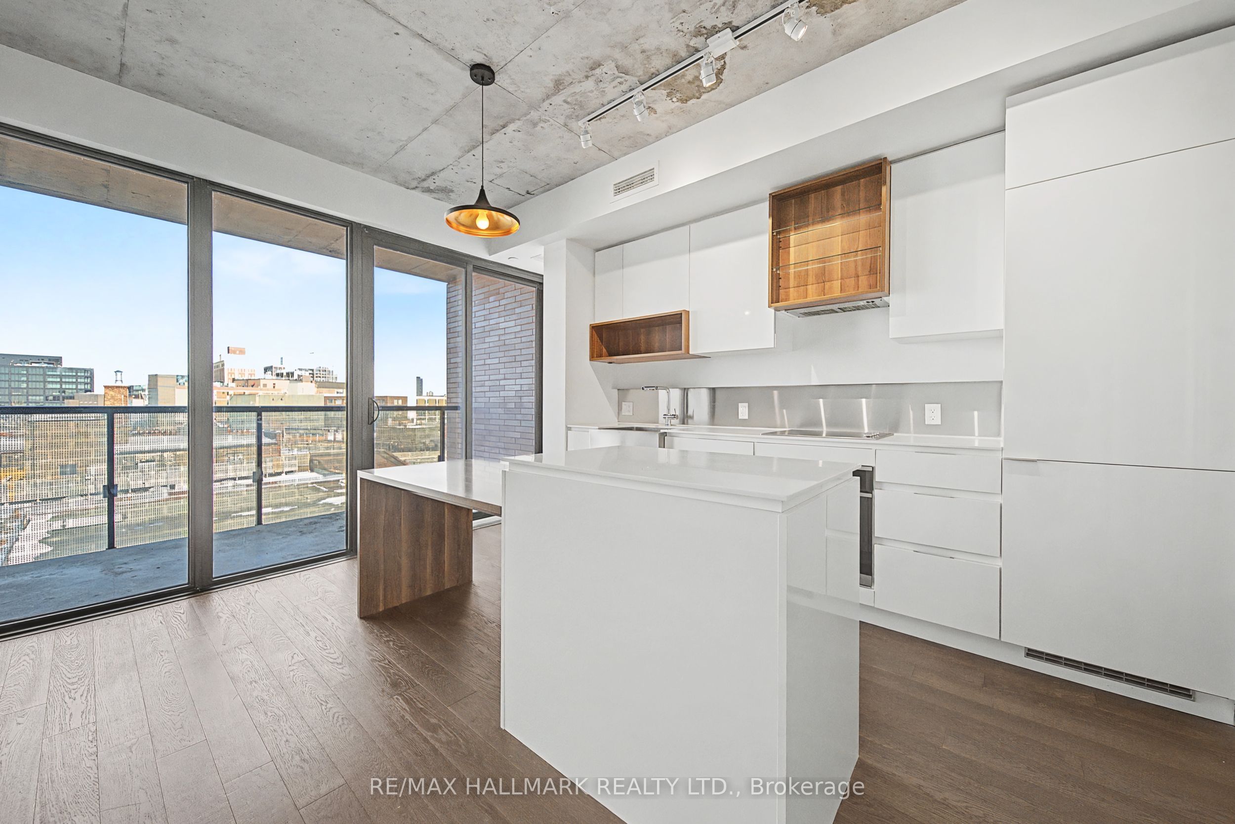 383 Sorauren Avenue 609, Toronto, ON M6R 0A4 photo 2