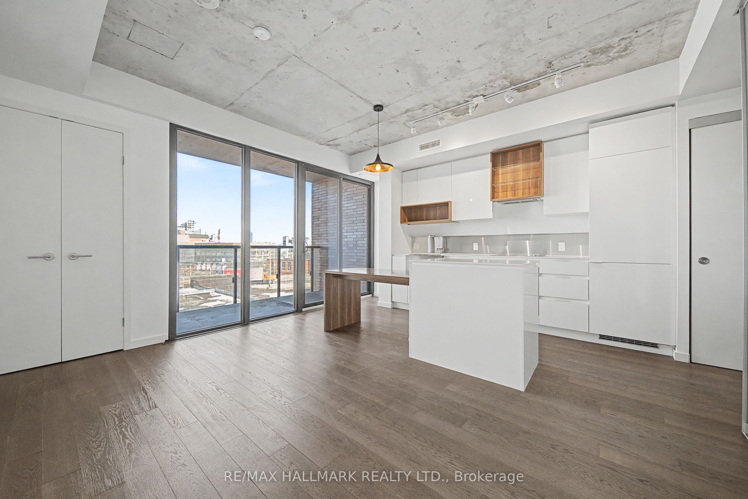 383 Sorauren Avenue 609, Toronto, ON M6R 0A4 photo 3