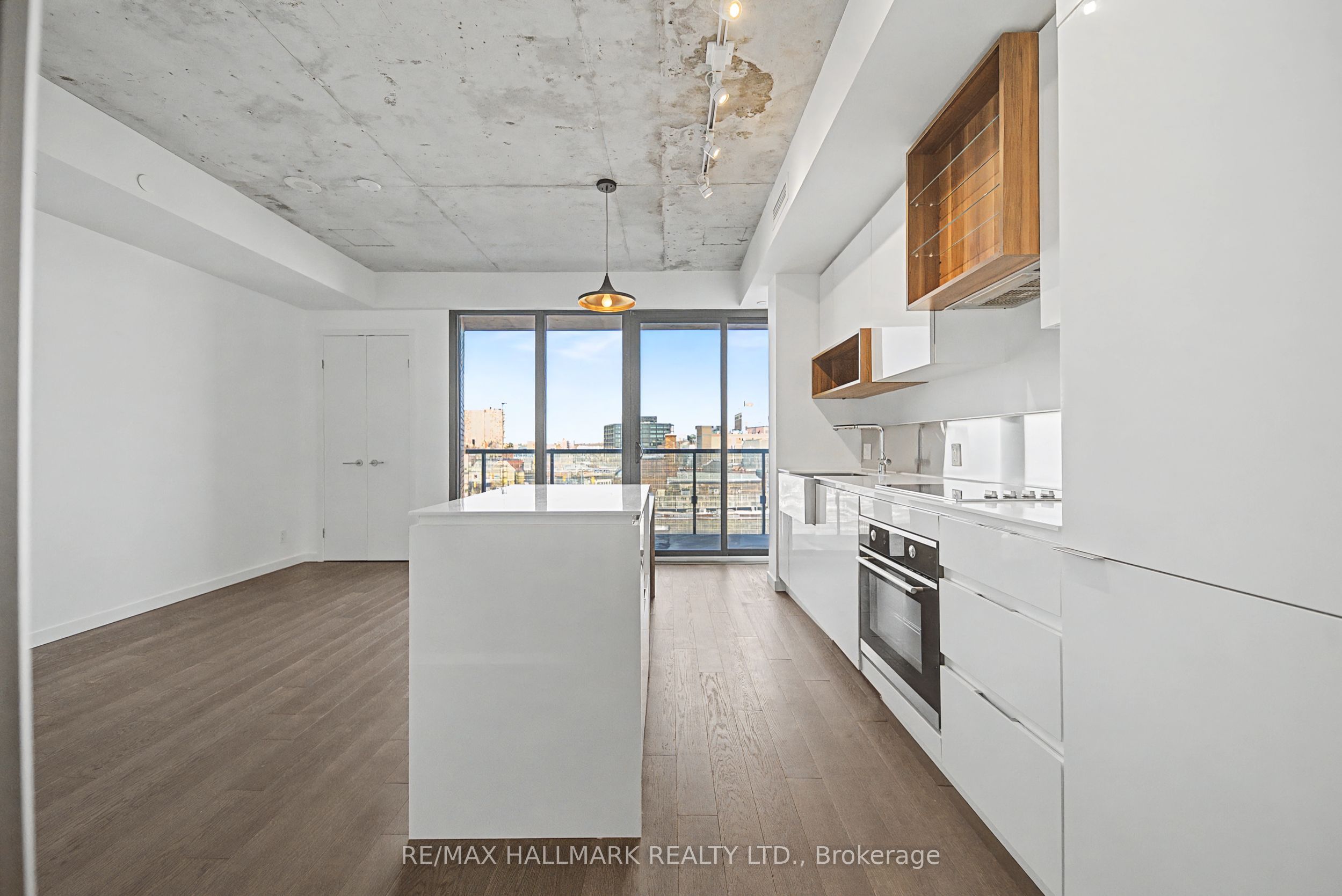 383 Sorauren Avenue 609, Toronto, ON M6R 0A4 photo 4