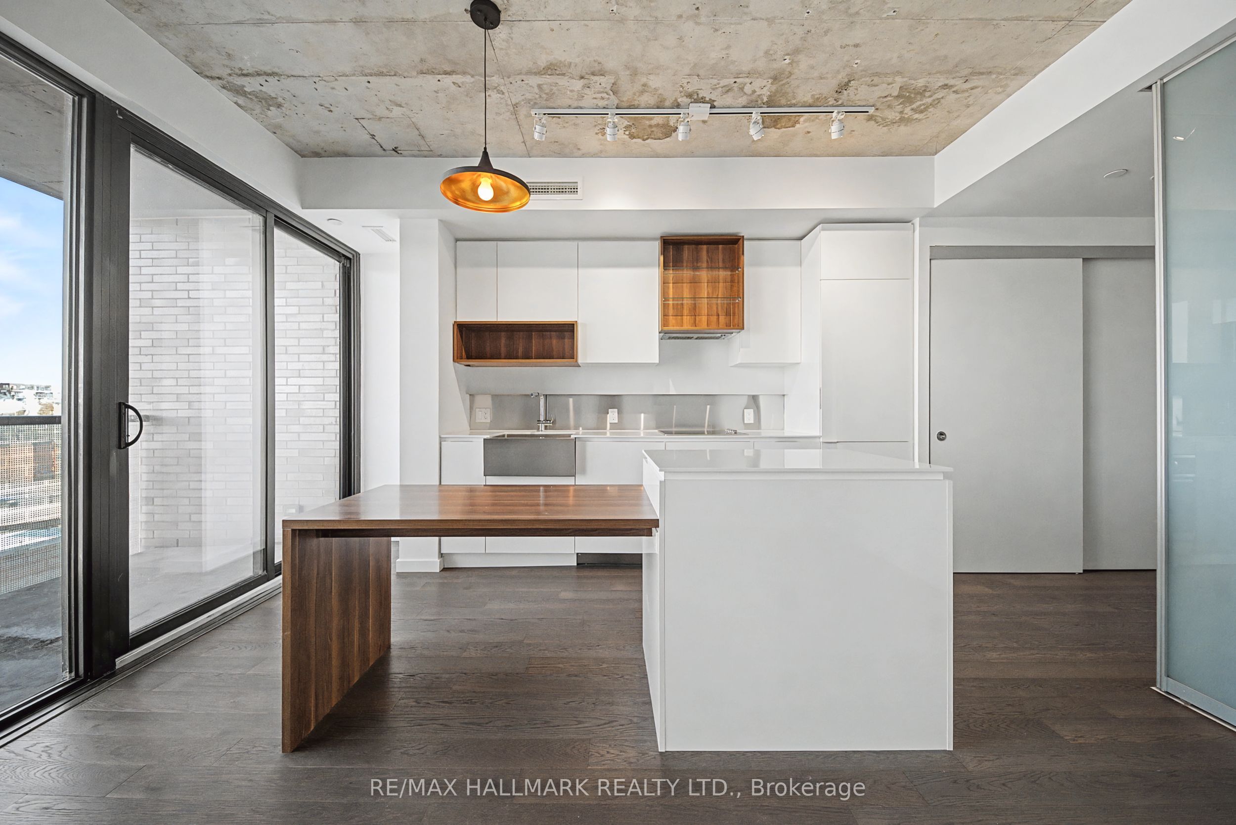 383 Sorauren Avenue 609, Toronto, ON M6R 0A4 photo 5