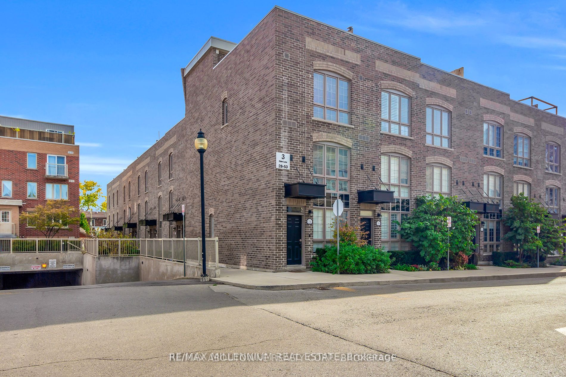 3 Elsie Lane 43, Toronto, ON M6P 0B8