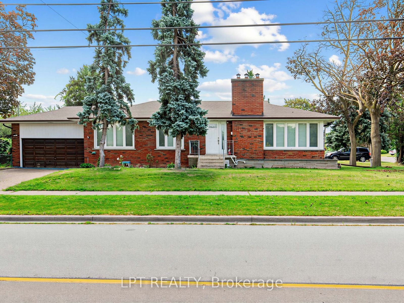 27 Kingsview Boulevard, Toronto, ON M9R 1T5