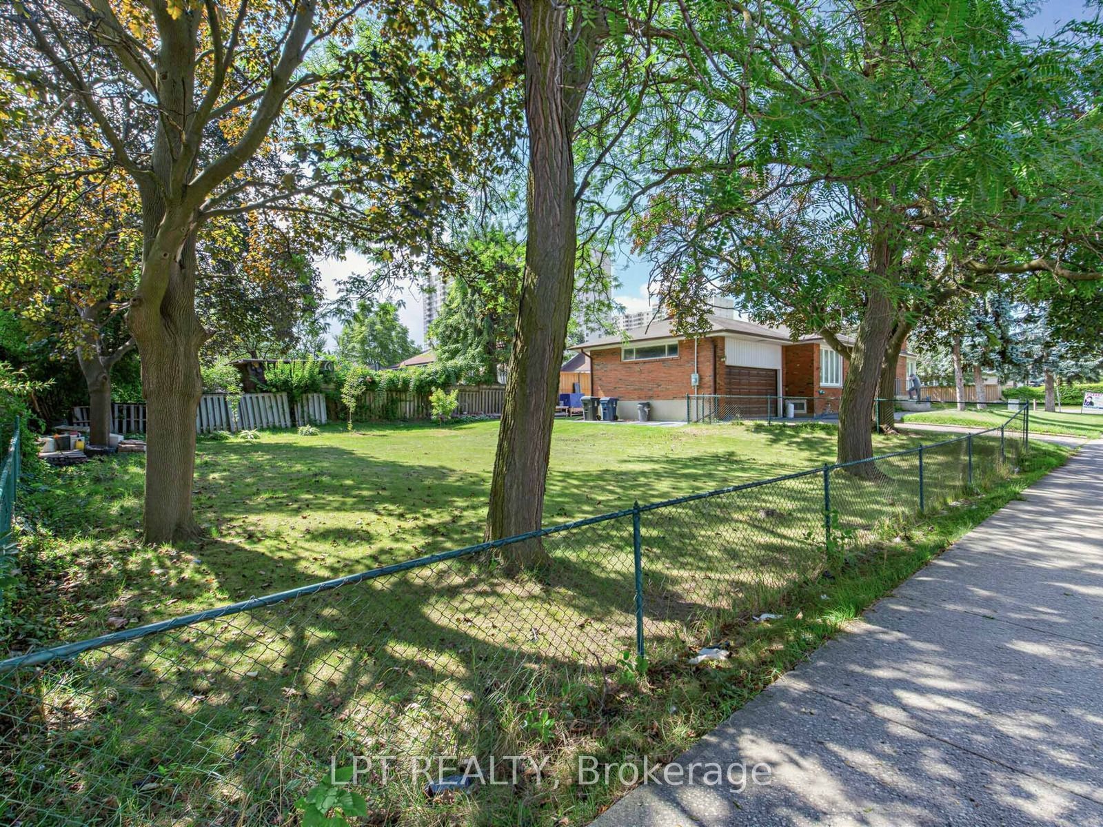27 Kingsview Boulevard, Toronto, ON M9R 1T5 photo 3