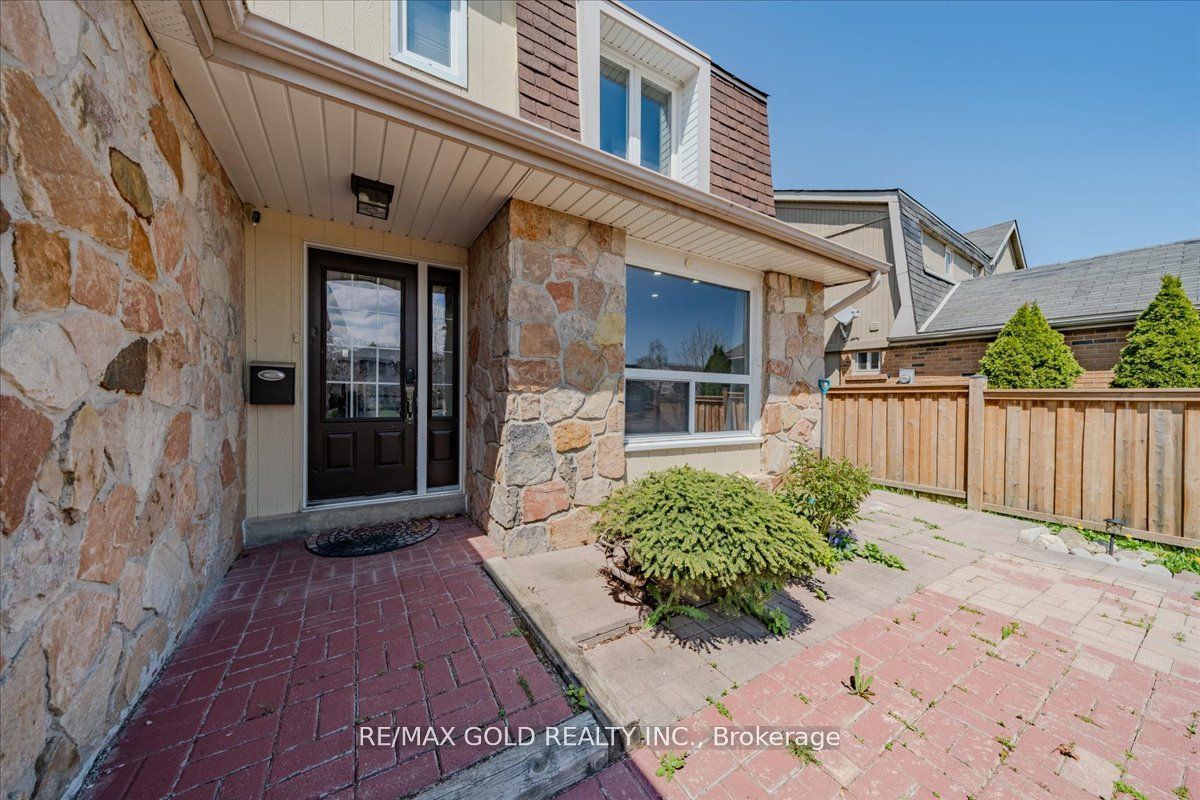 18 Markham Street, Brampton, ON L6S 2X7 photo 5