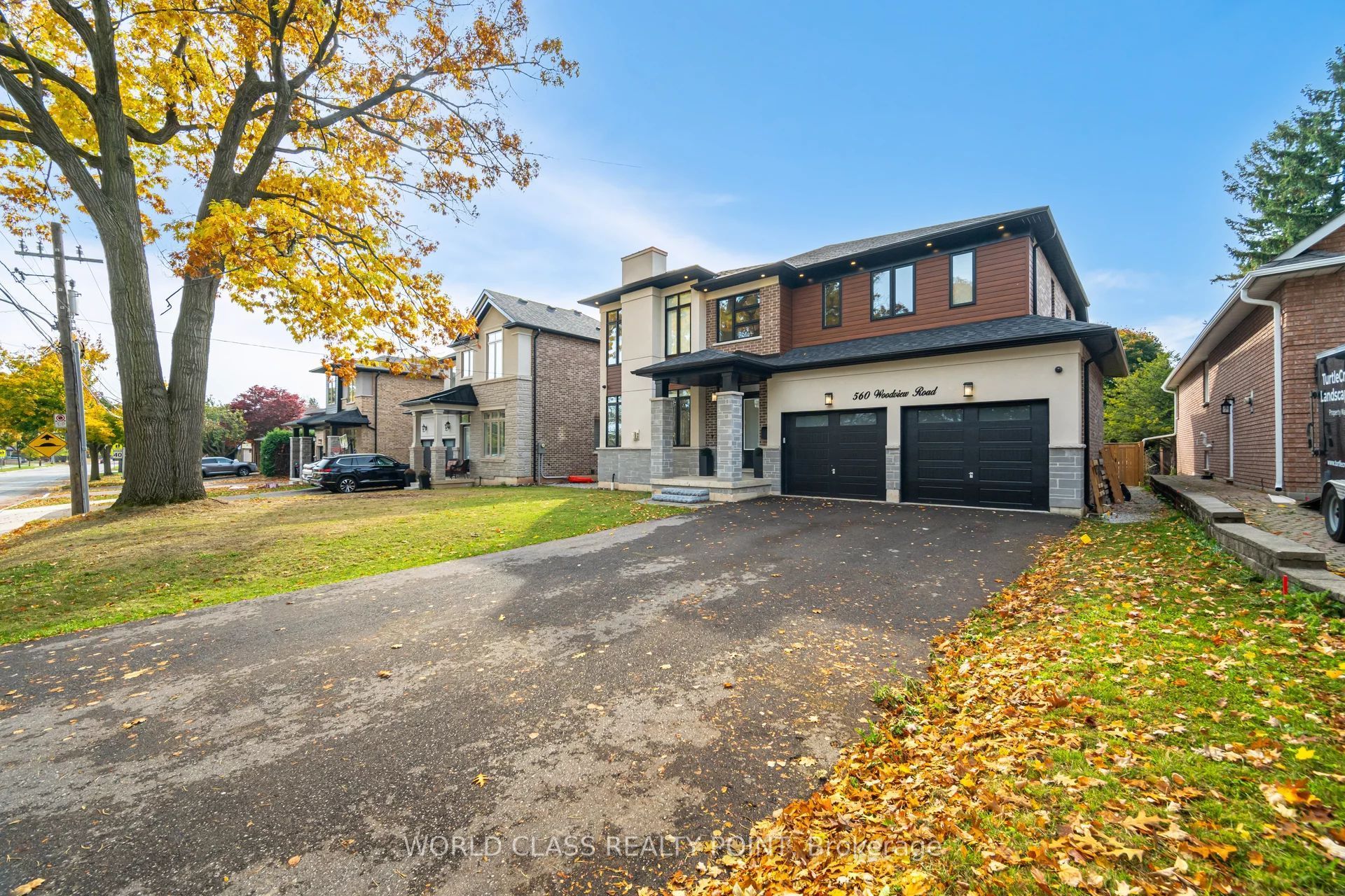 560 Woodview Road, Burlington, ON L7N 3A1 photo 2