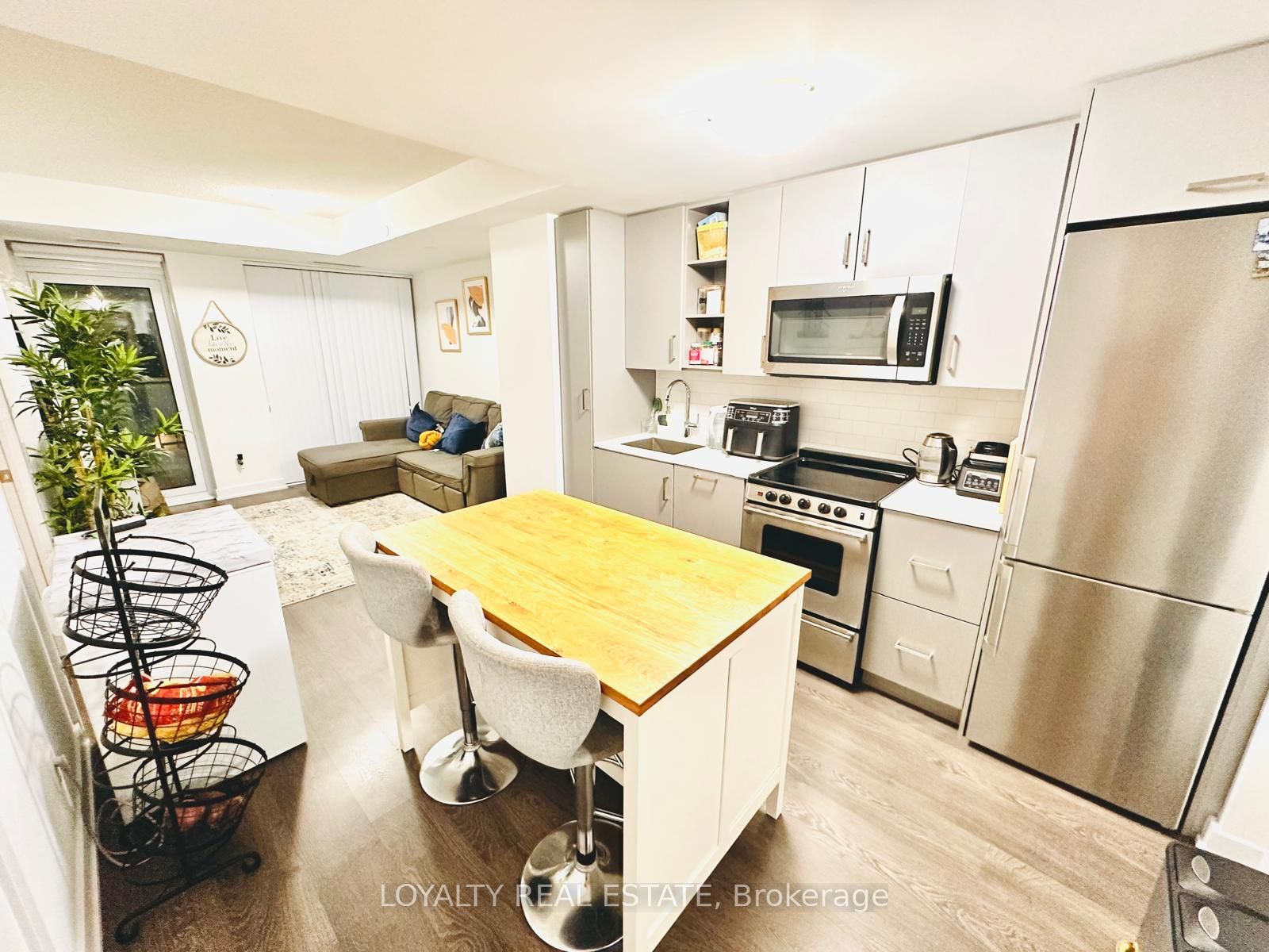 251 Manitoba Street 311, Toronto, ON M8Y 0C7 photo 4
