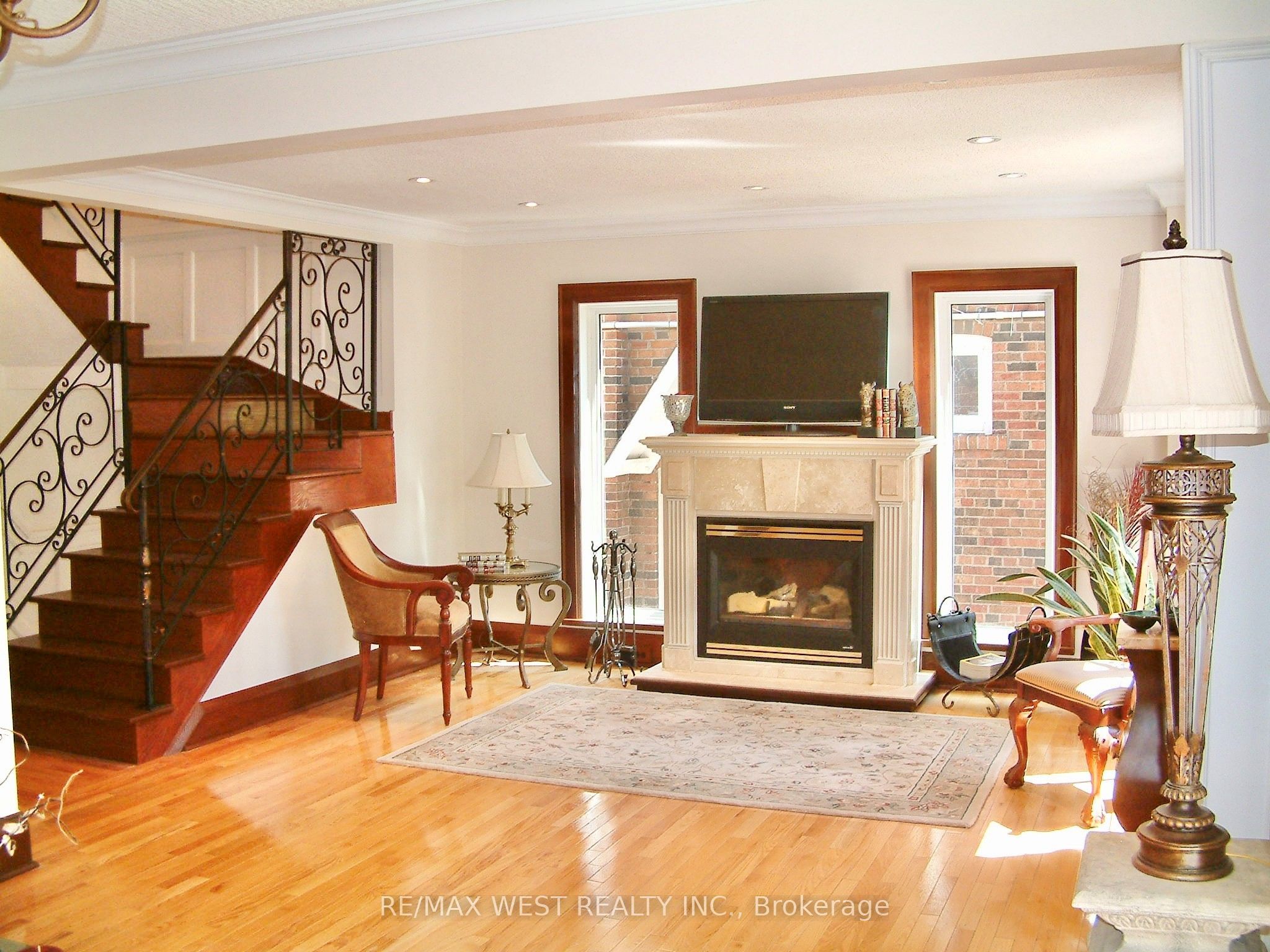 15 Wendover Road, Toronto, ON M8X 2L1 photo 2