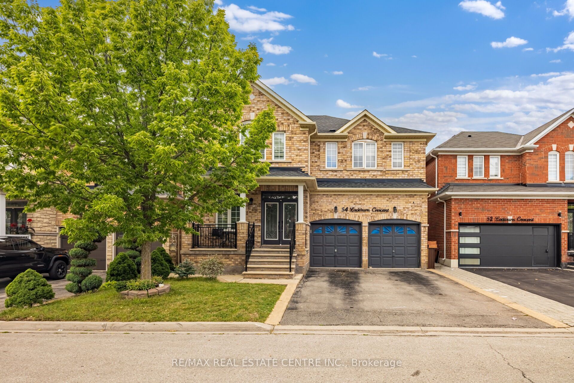 54 Lockburn Crescent, Brampton, ON L7A 3W8 photo 2
