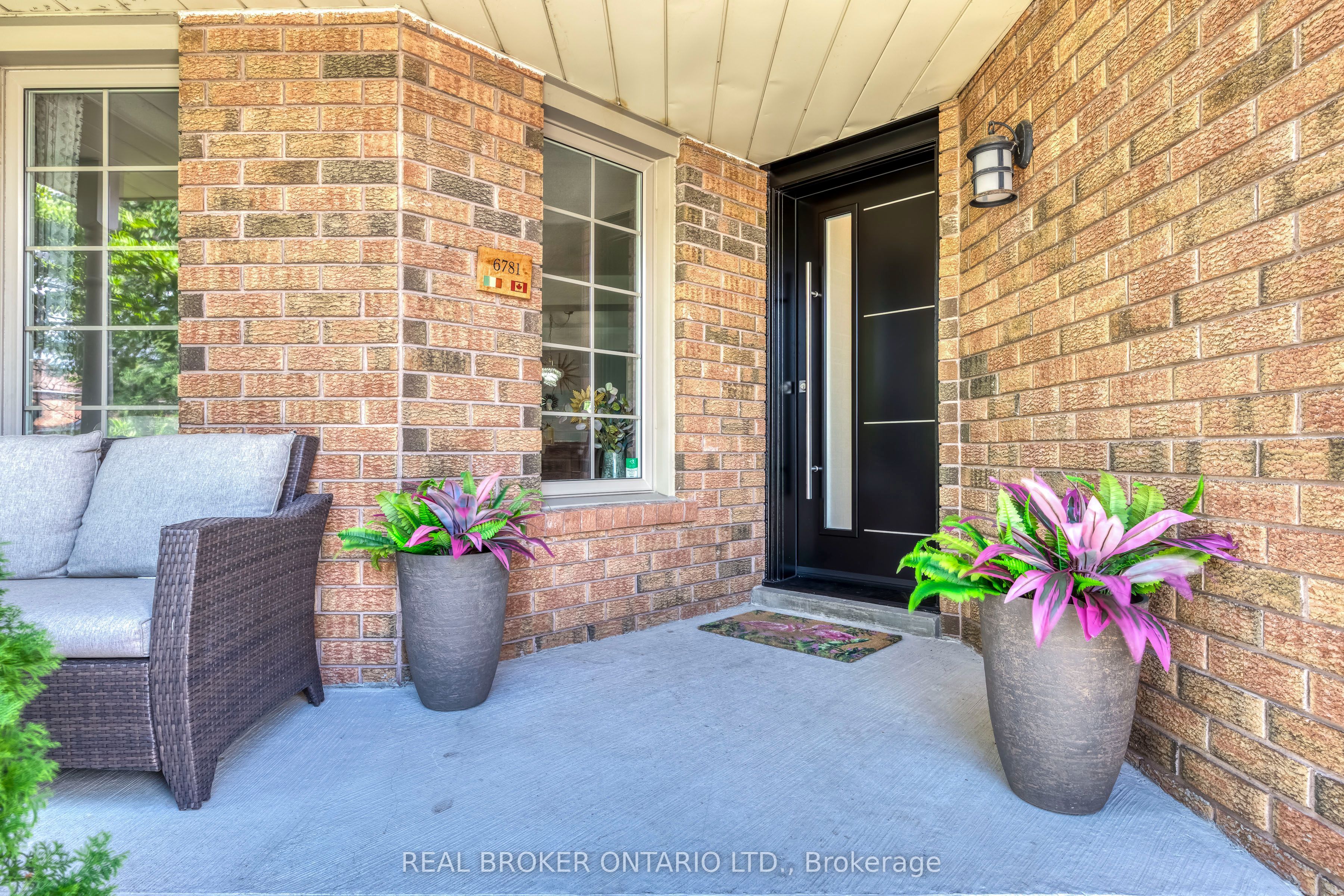 6781 Gracefield Drive, Mississauga, ON L5N 6T5 photo 4