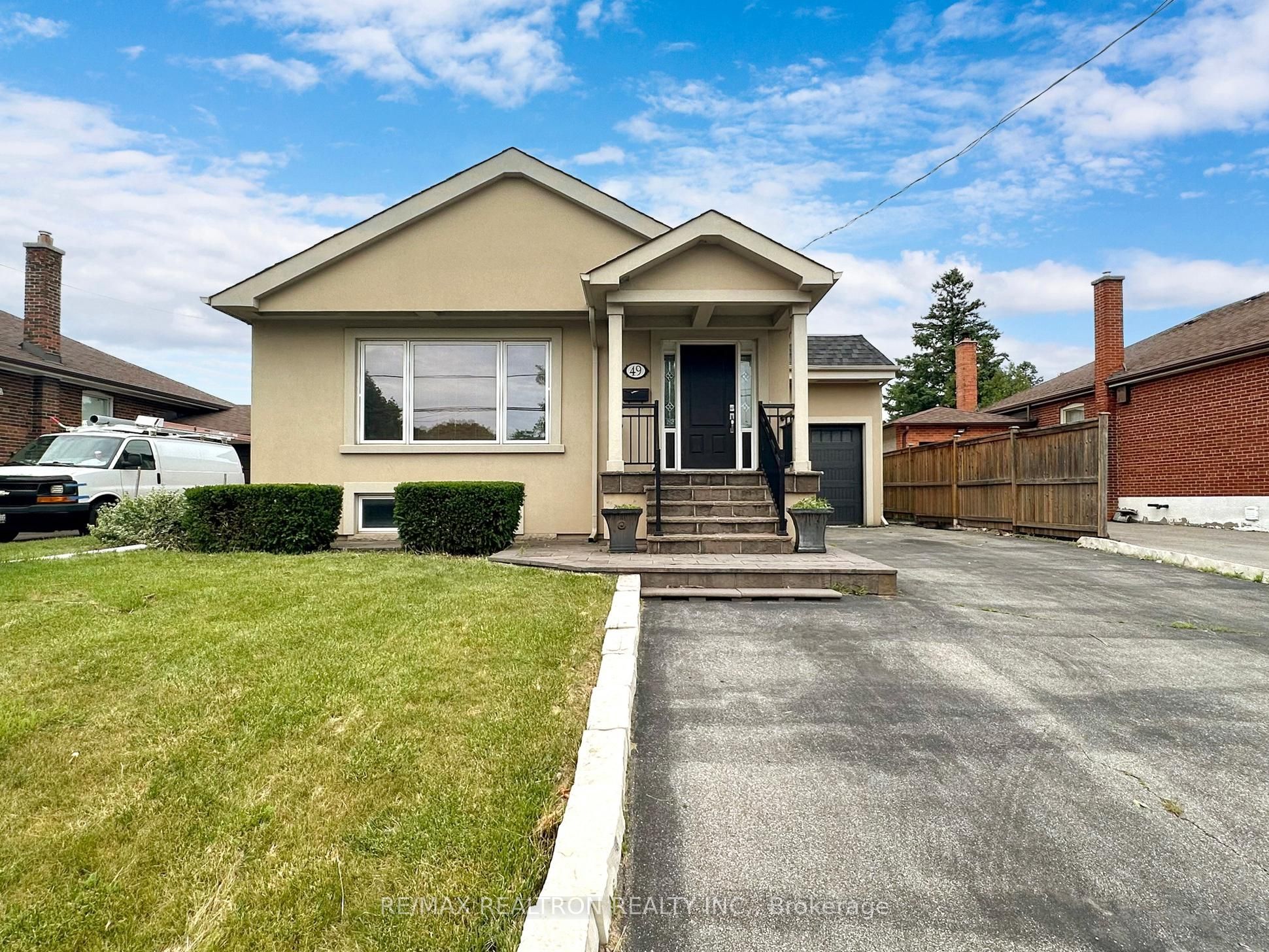 49 Exbury Road Main Fl, Toronto, ON M3M 1P9 photo 2