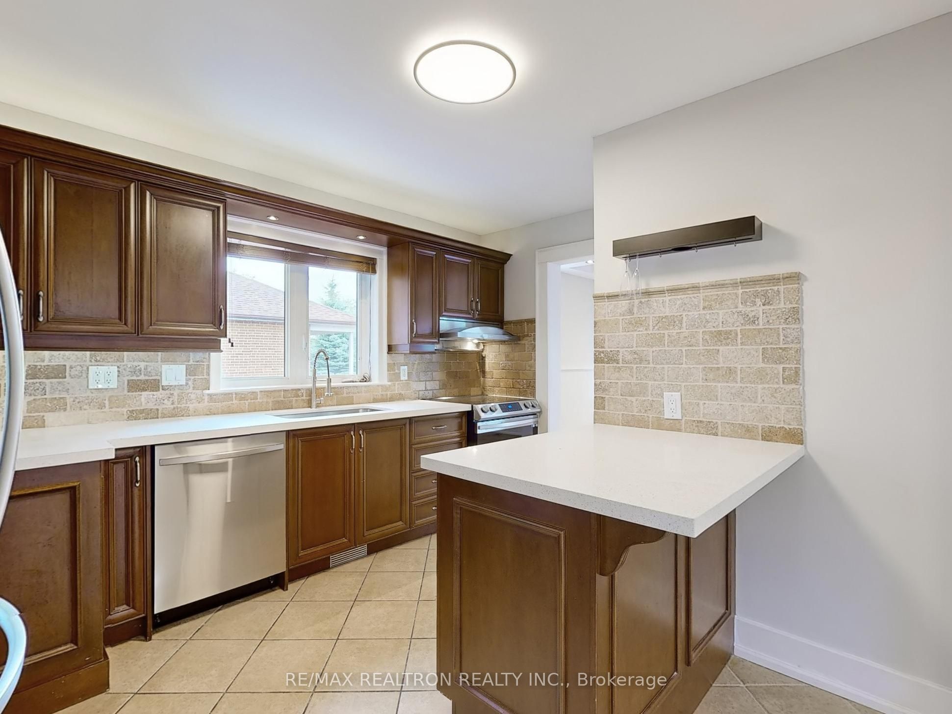49 Exbury Road Main Fl, Toronto, ON M3M 1P9 photo 5