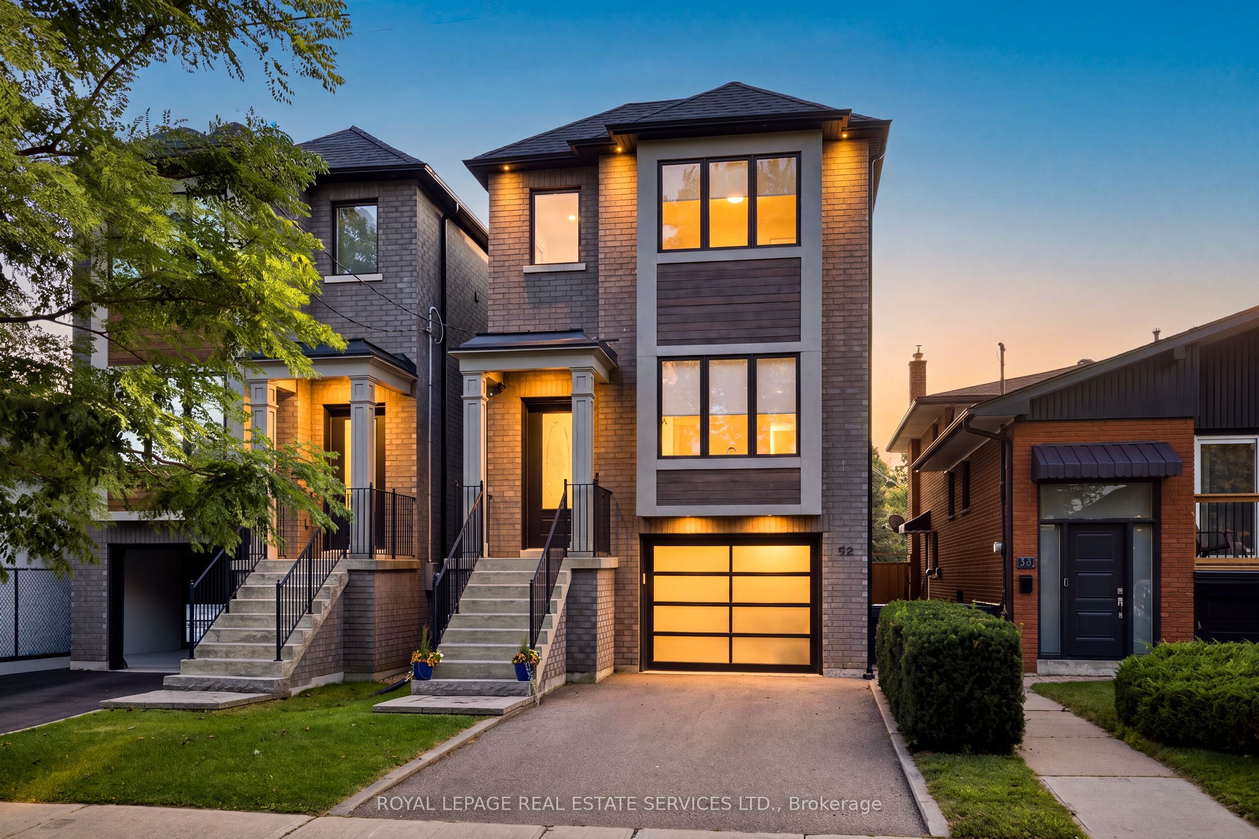 98 Foch Avenue S, Toronto, ON M8W 3X8