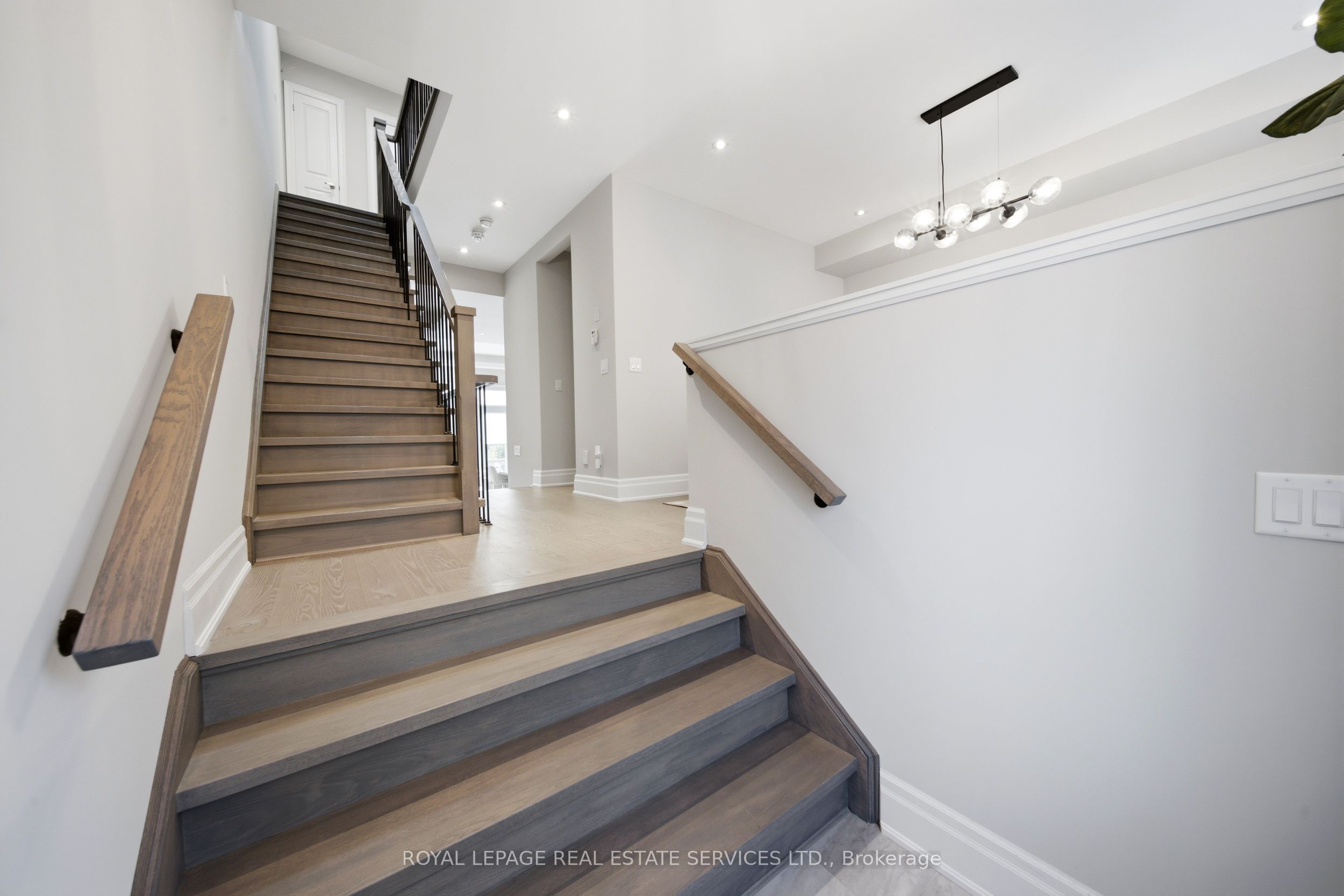 98 Foch Avenue S, Toronto, ON M8W 3X8 photo 5