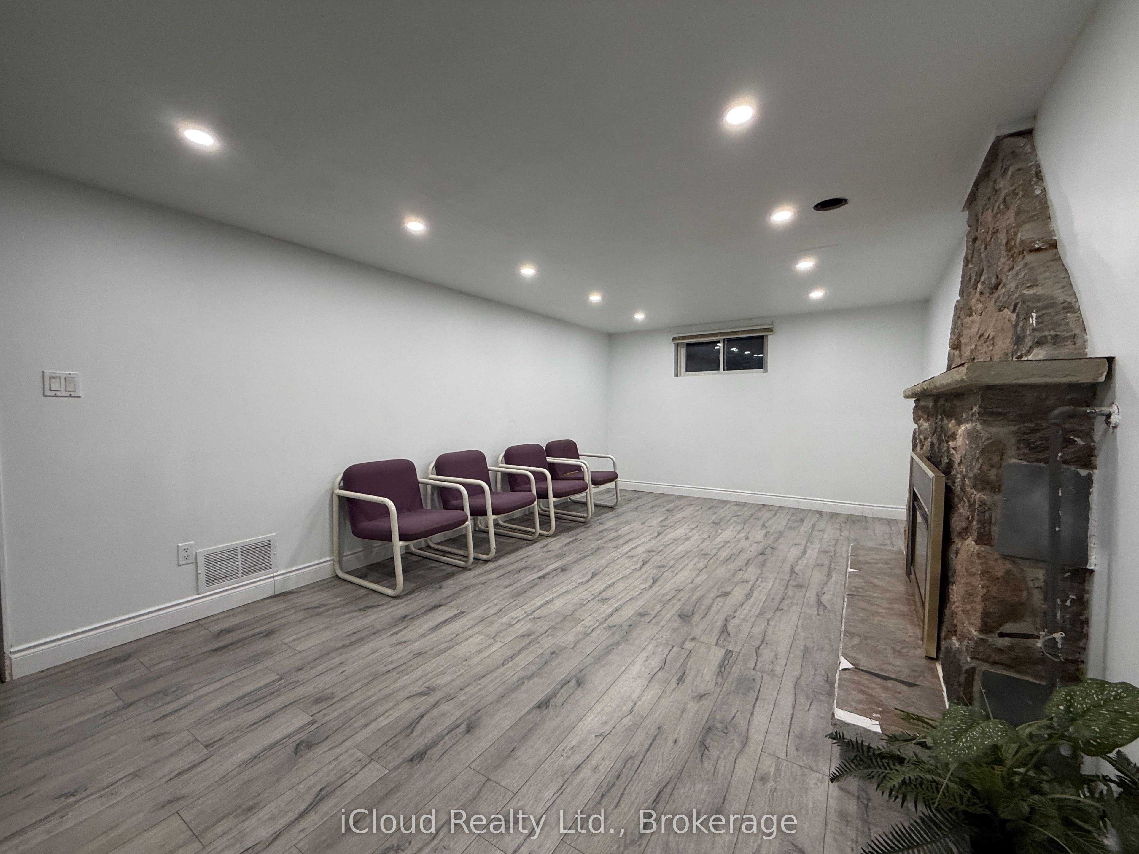 41 Manitou Crescent N Basement, Brampton, ON L6S 2Z6 photo 3