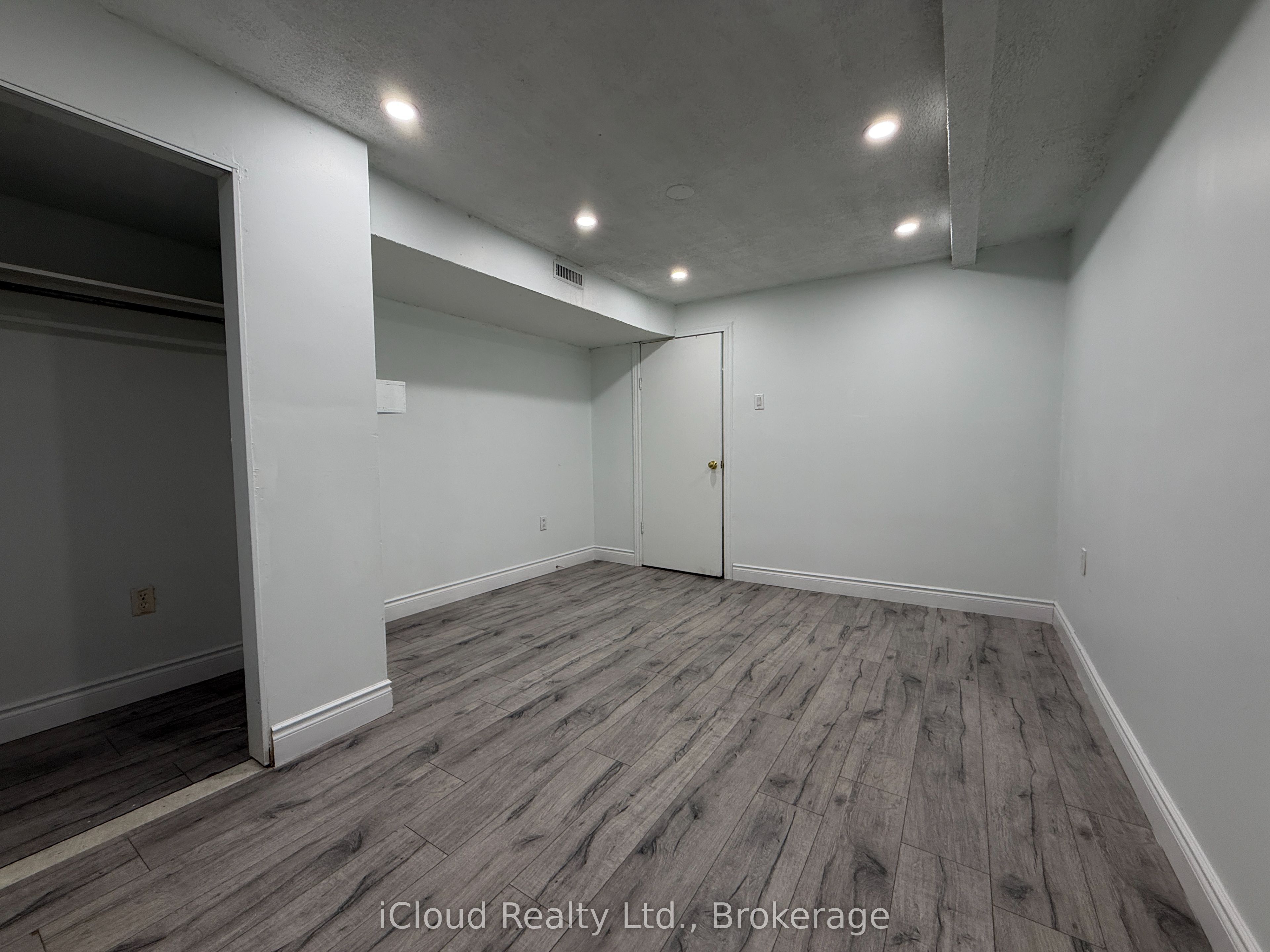41 Manitou Crescent N Basement, Brampton, ON L6S 2Z6 photo 5