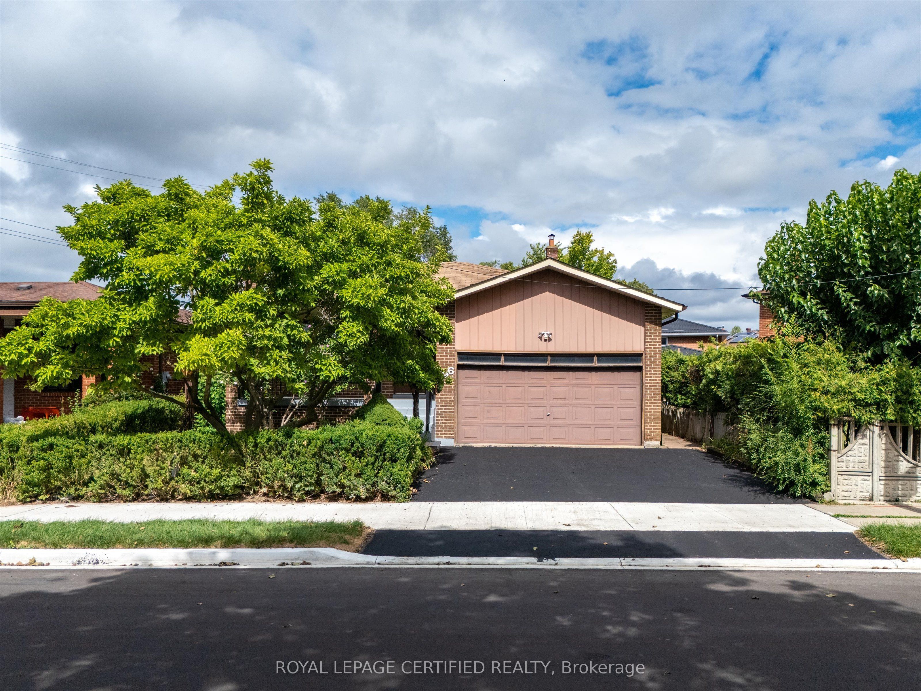 196 Mount Olive Drive, Toronto, ON M9V 3Z5 photo 2