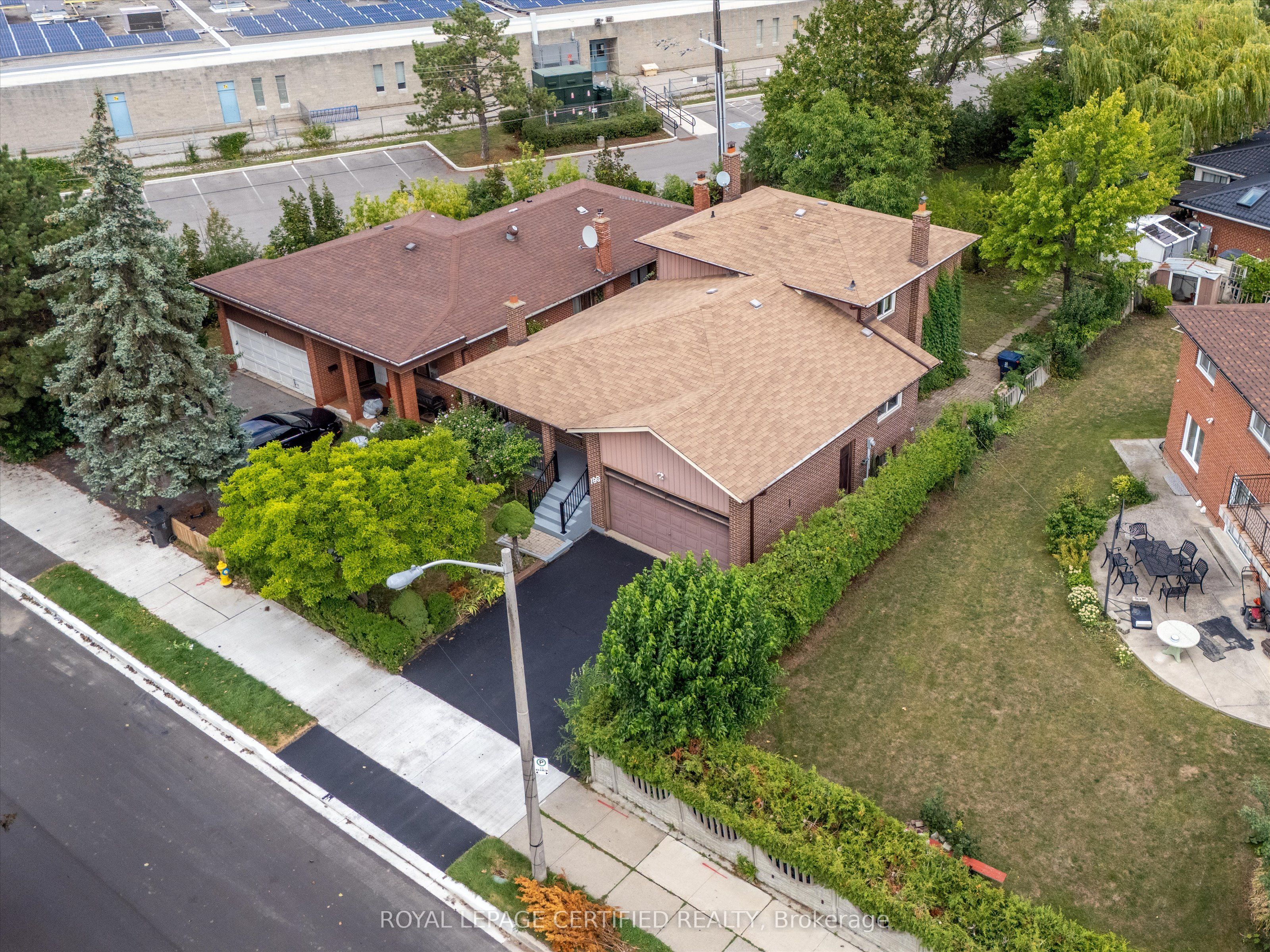 196 Mount Olive Drive, Toronto, ON M9V 3Z5 photo 3