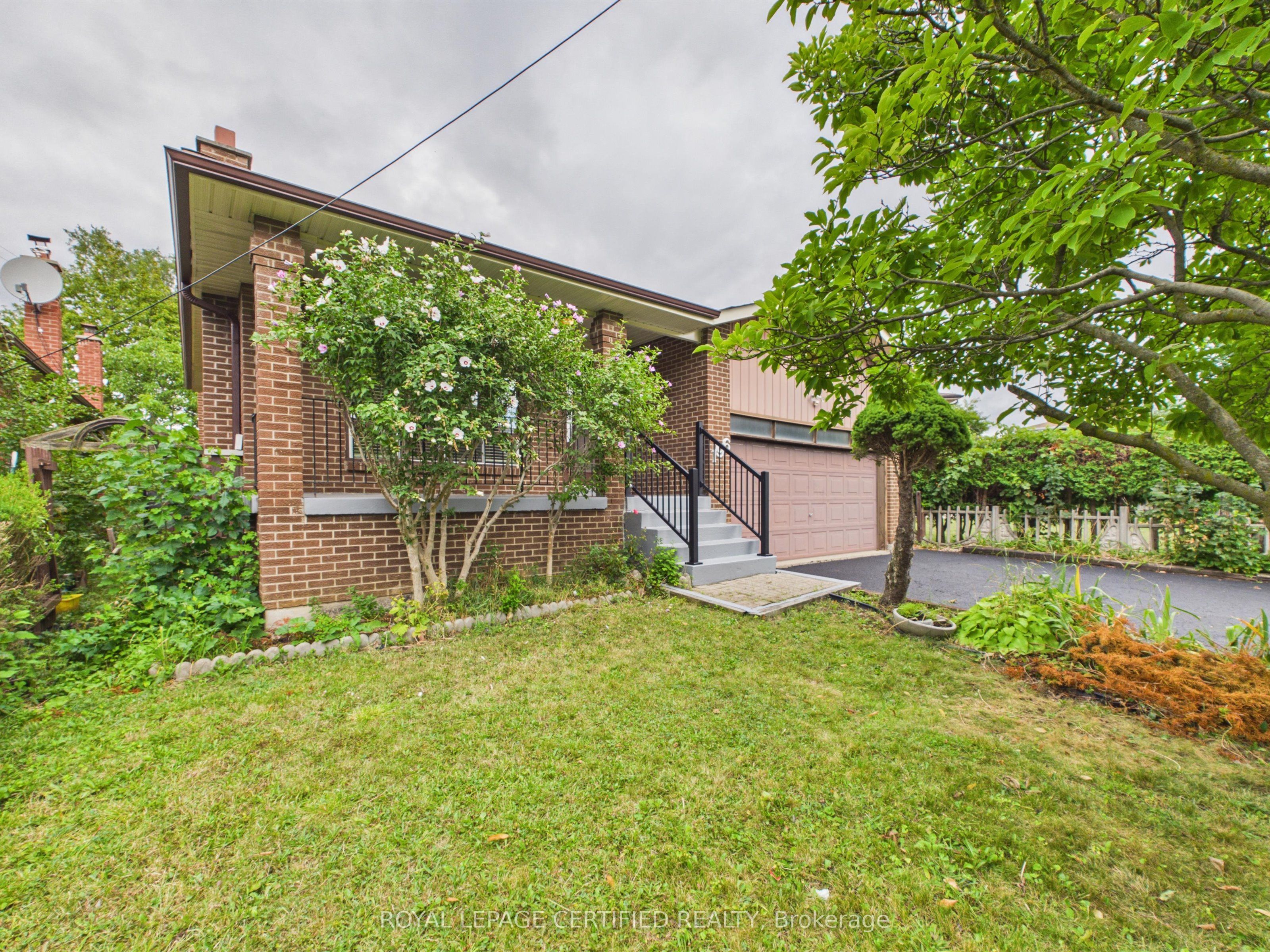 196 Mount Olive Drive, Toronto, ON M9V 3Z5 photo 5