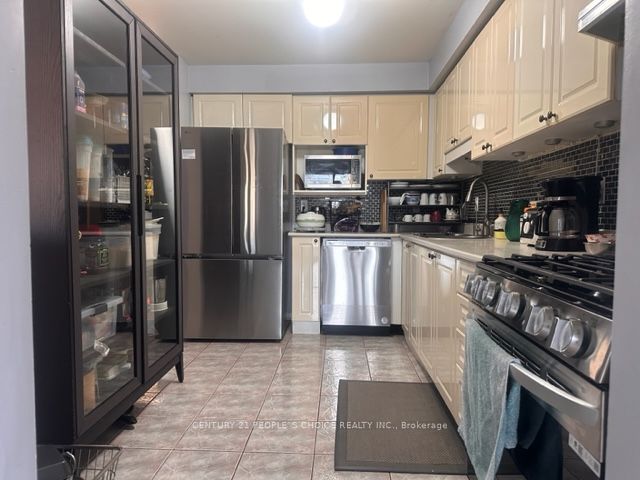 833 Scollard Court 165, Mississauga, ON L5B 2B4 photo 5