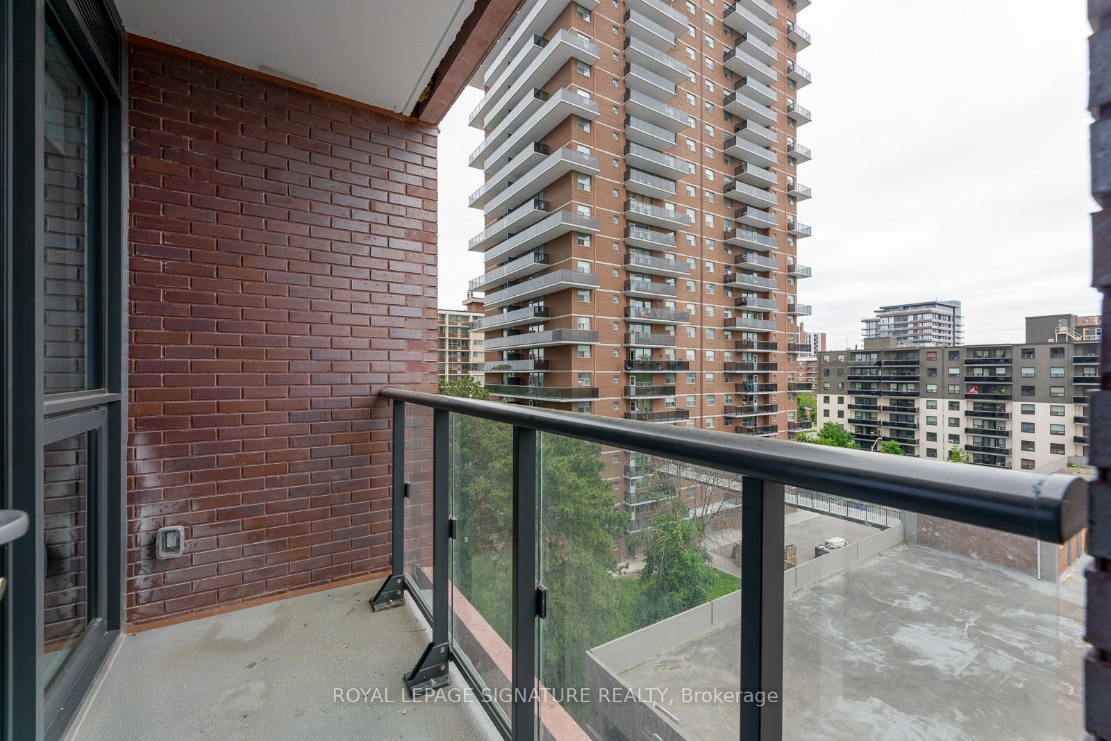 28 Ann Street 518, Mississauga, ON L5G 3G1 photo 2