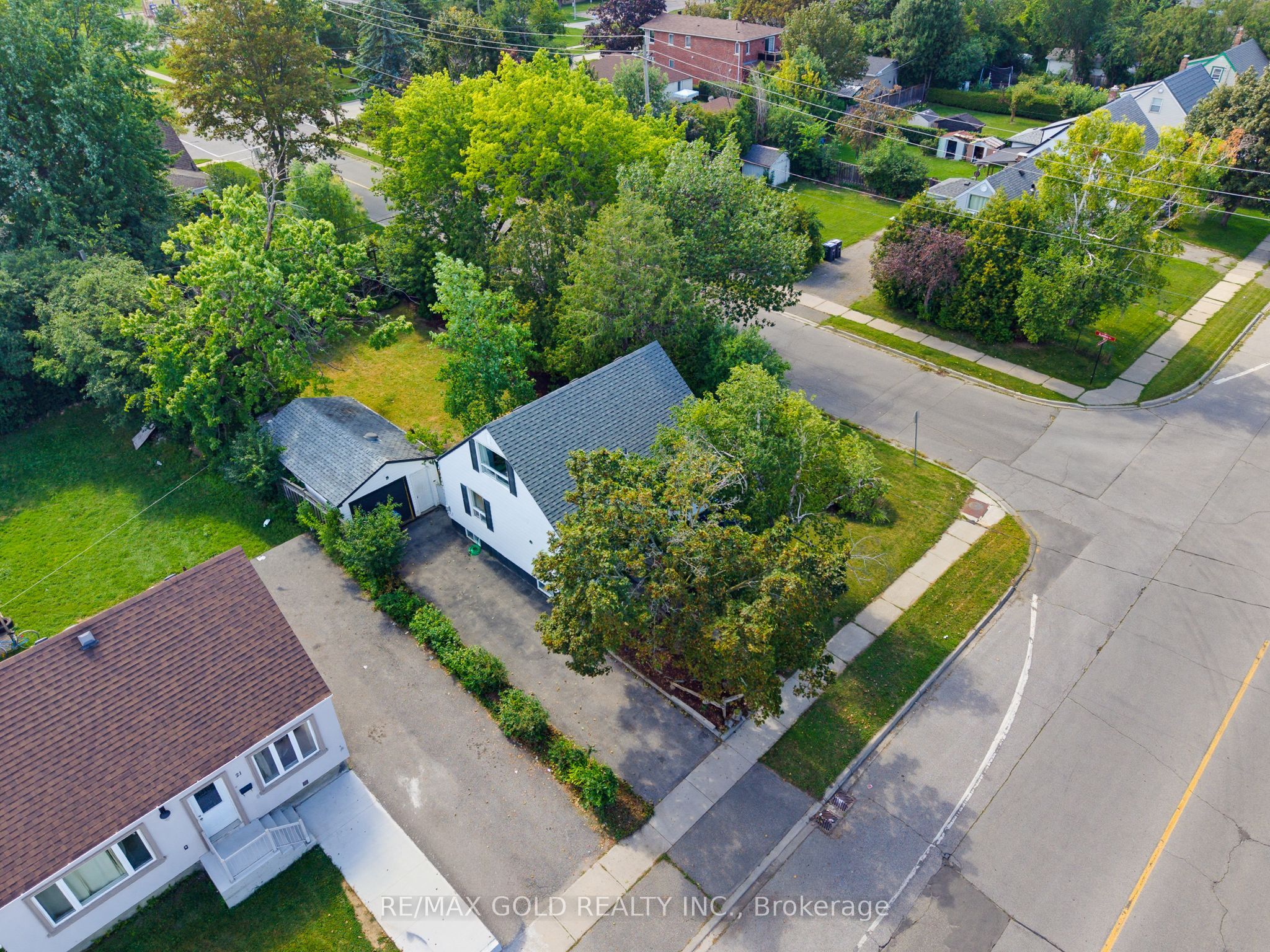 23 Pleasantview Avenue, Brampton, ON L6X 1W5 photo 2
