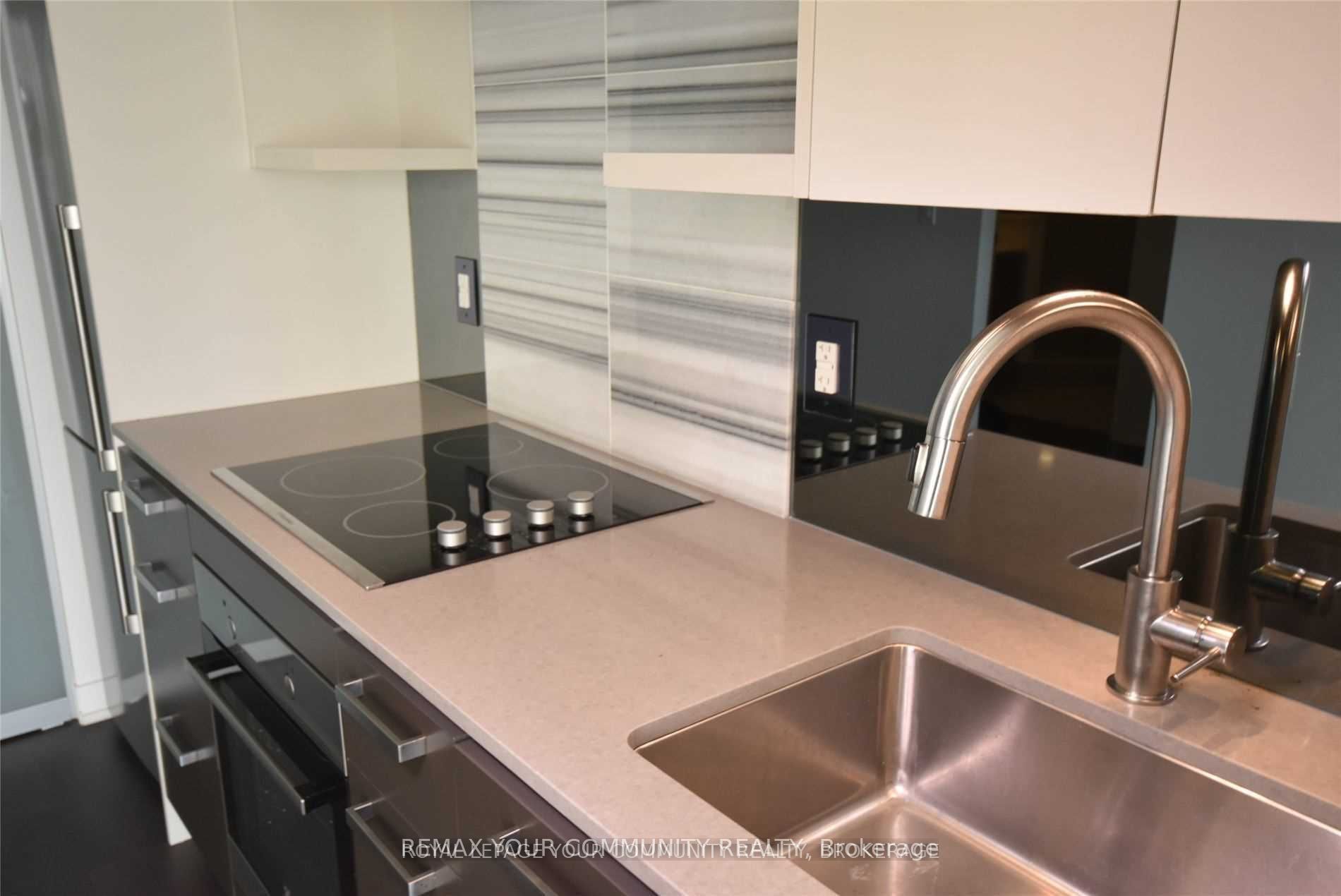 1830 Bloor Street W 622, Toronto, ON M6P 3K6 photo 2