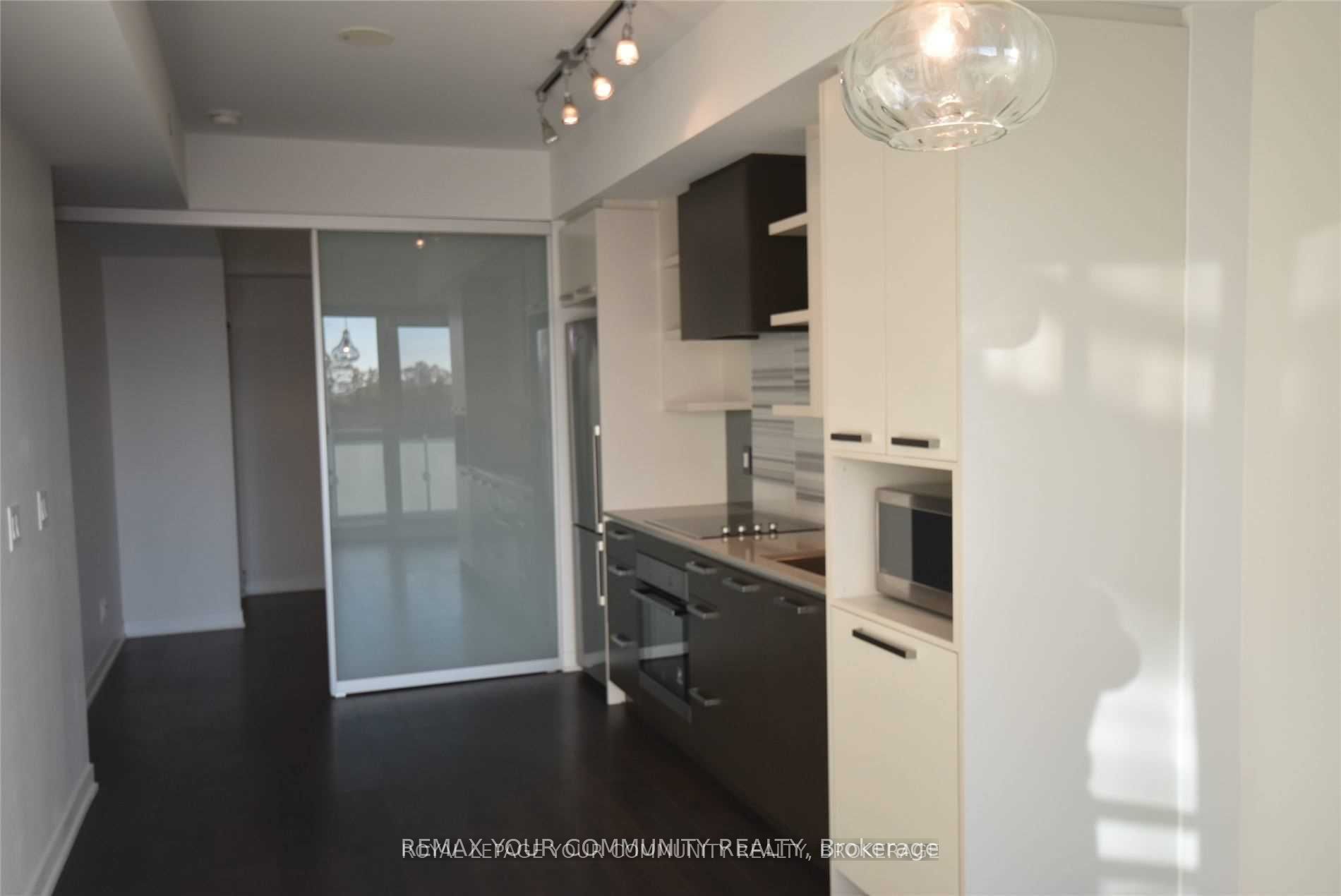 1830 Bloor Street W 622, Toronto, ON M6P 3K6 photo 5