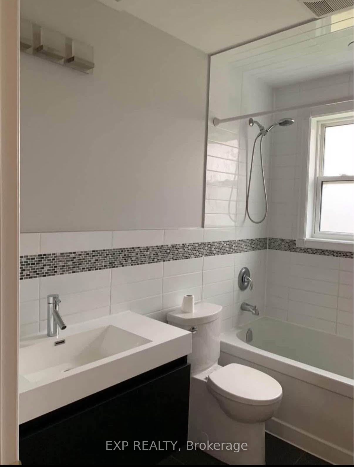 60 Maple Avenue S 3, Mississauga, ON L5H 2R6 photo 4