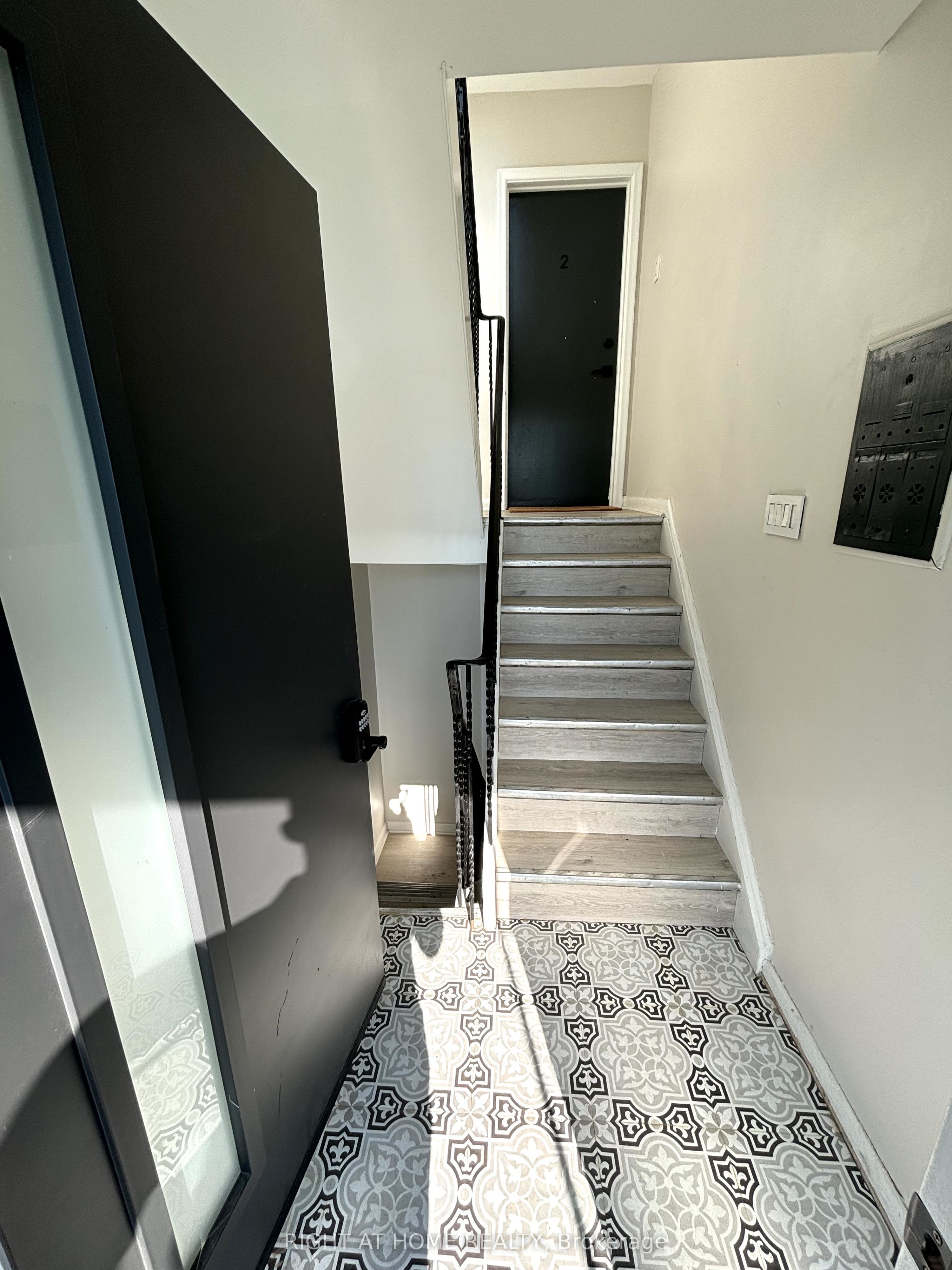31 Wesley Street 1, Toronto, ON M8Y 2W5 photo 2