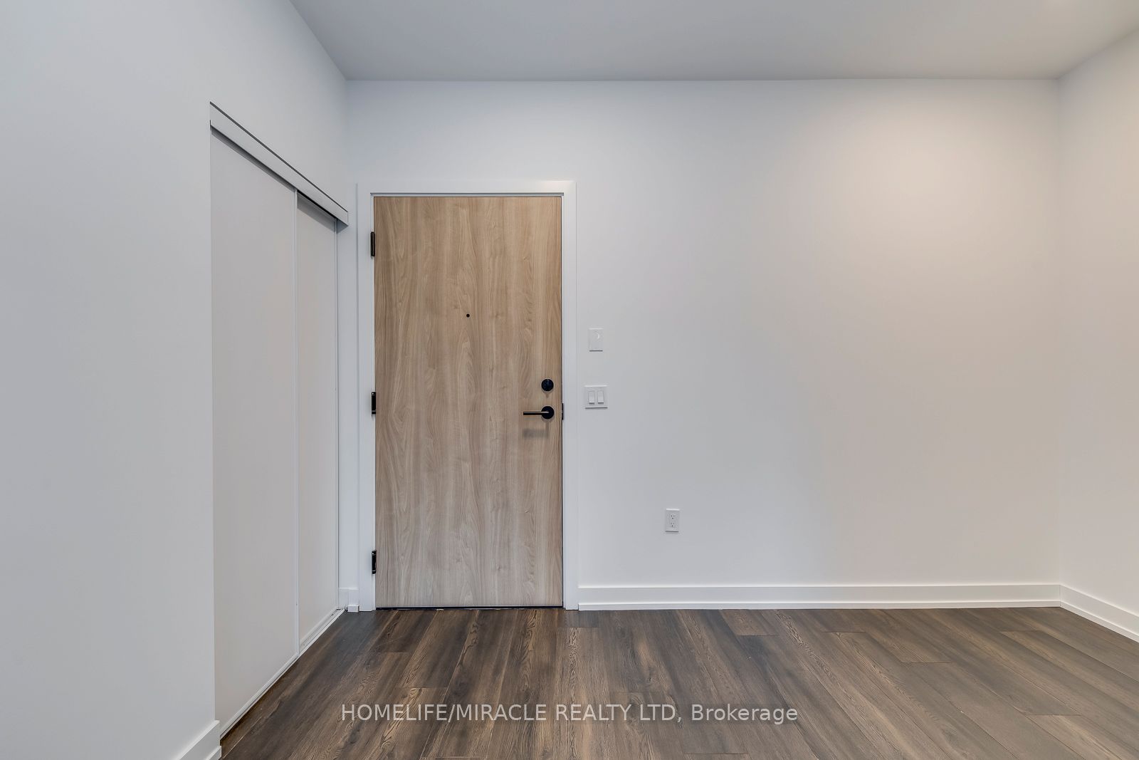 801 The Queensway 109, Toronto, ON M8Z 1N4 photo 5