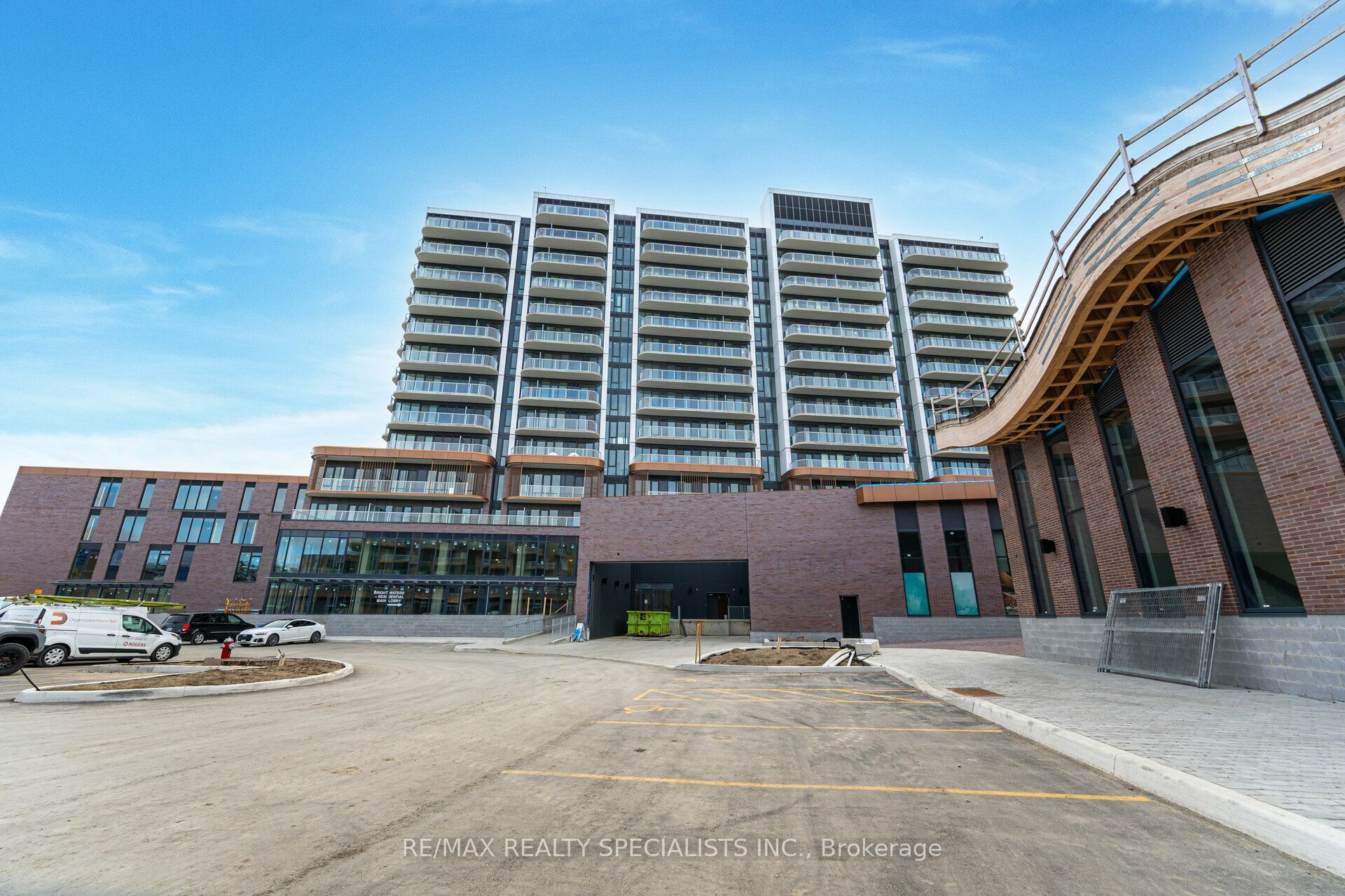 220 Missinnihe Way 313, Mississauga, ON L5M 5A7