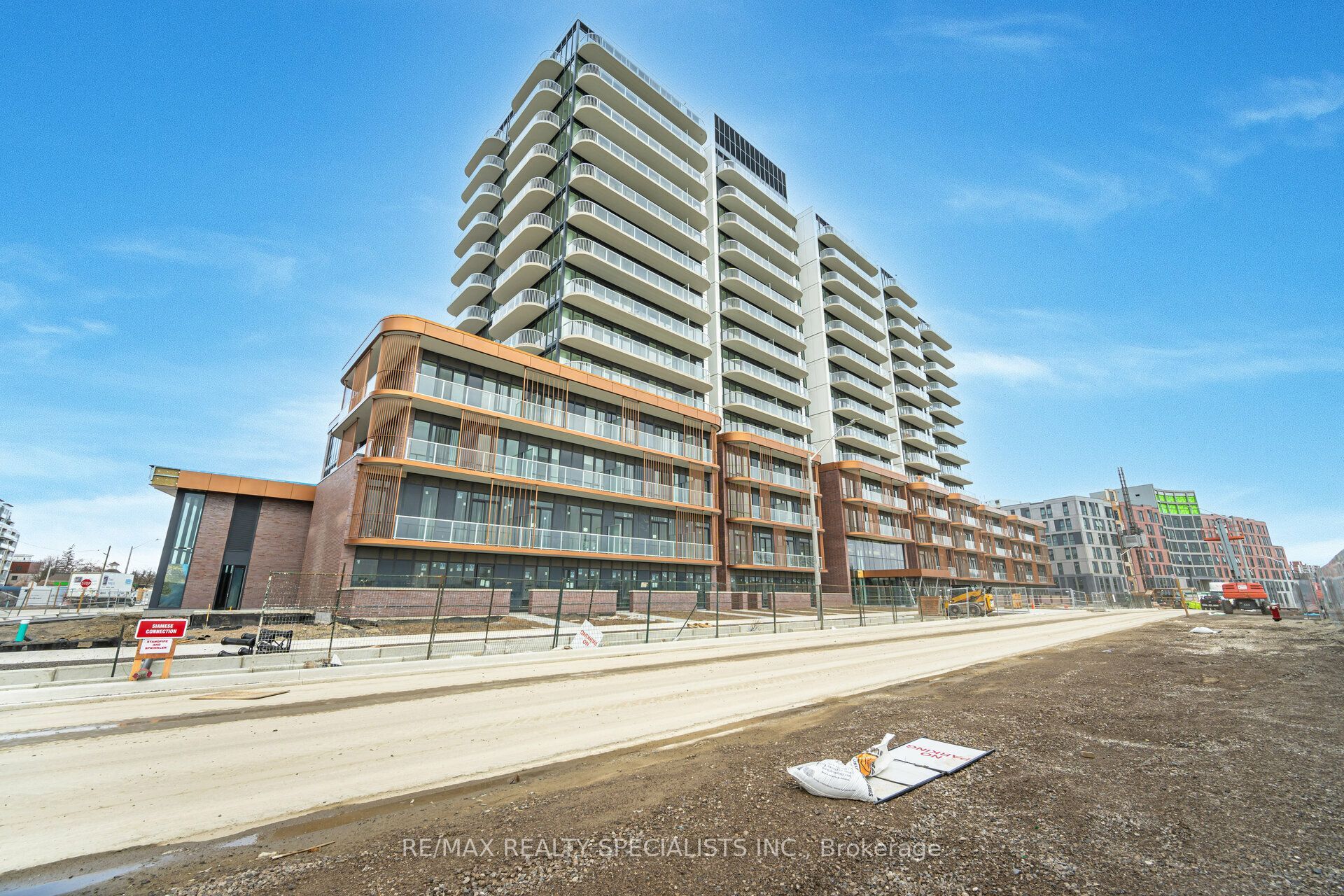 220 Missinnihe Way 313, Mississauga, ON L5M 5A7 photo 2