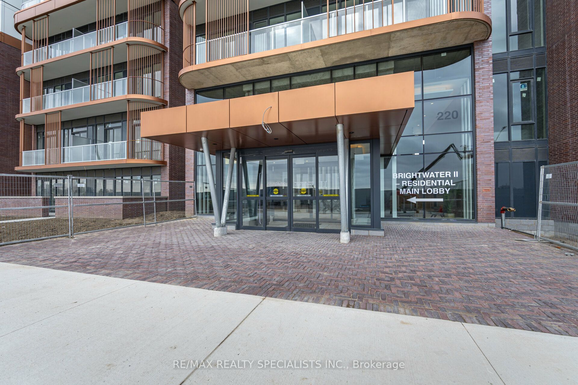 220 Missinnihe Way 313, Mississauga, ON L5M 5A7 photo 3