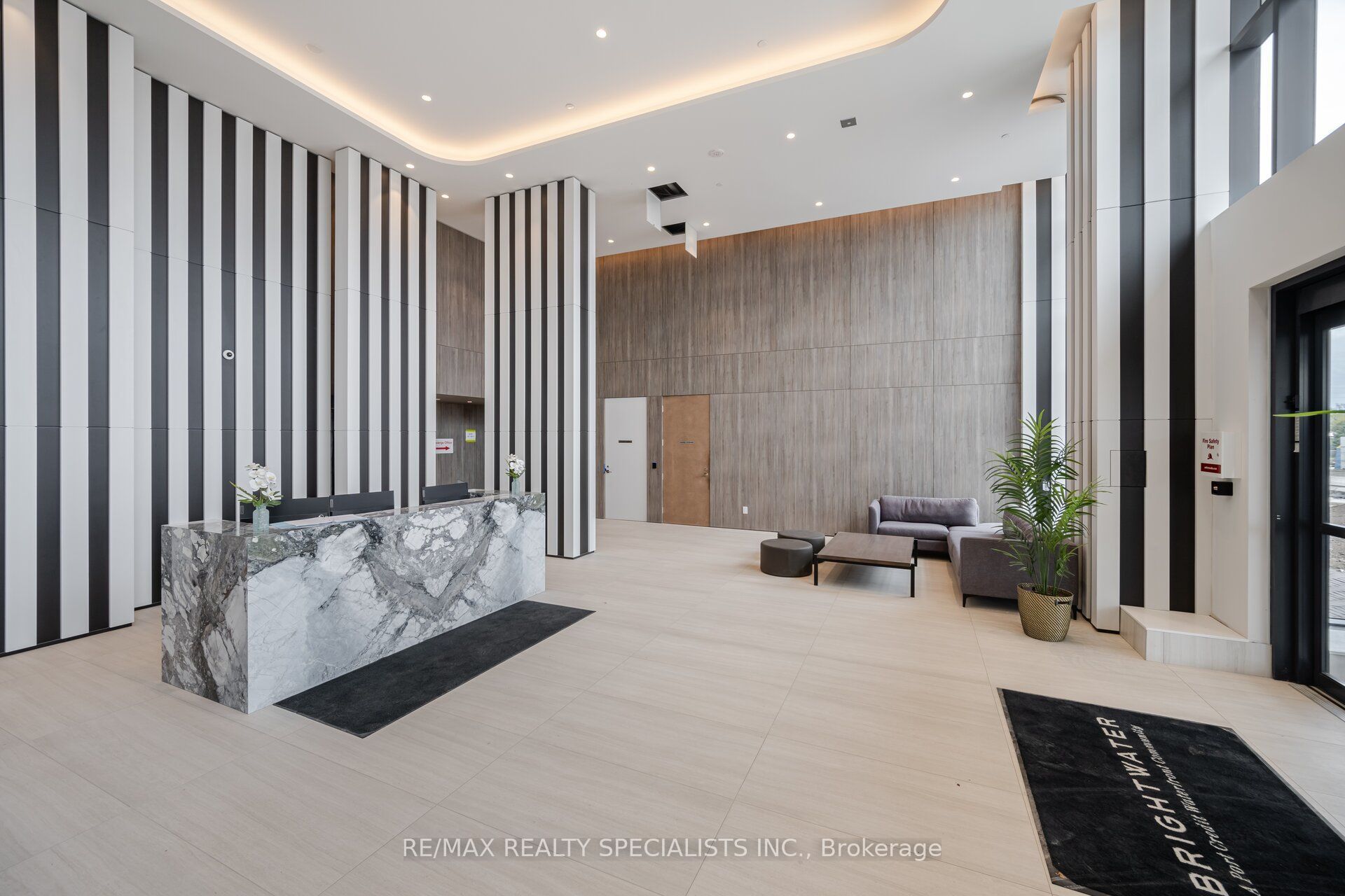220 Missinnihe Way 313, Mississauga, ON L5M 5A7 photo 5
