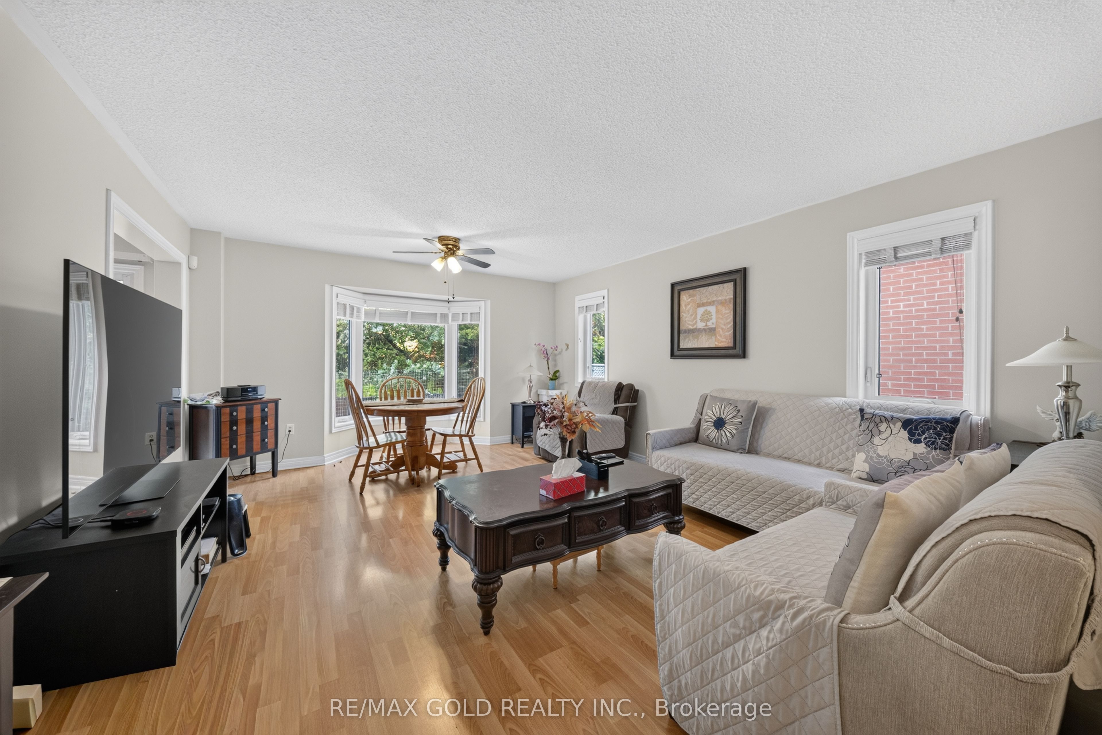 142 Pressed Brick Drive, Brampton, ON L6V 4K6 photo 4