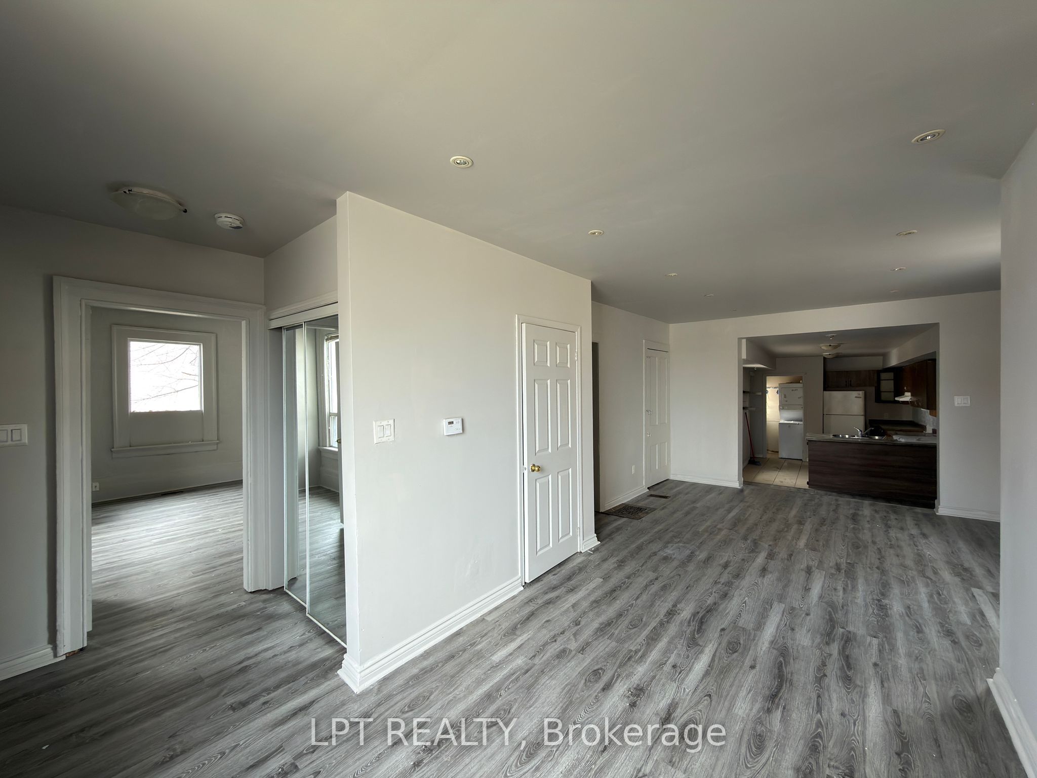 37 Elizabeth Street N, Brampton, ON L6X 1S3 photo 3