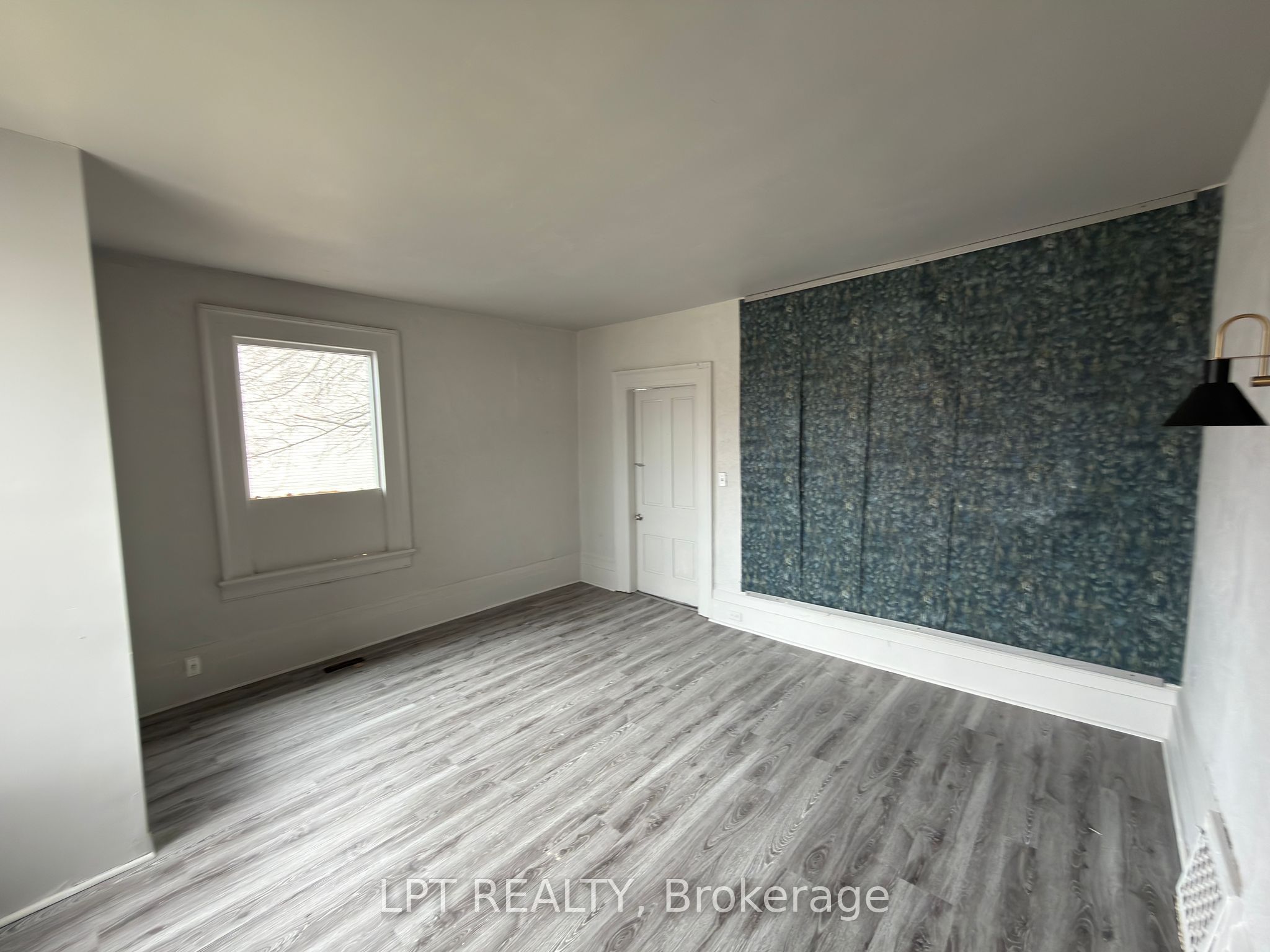 37 Elizabeth Street N, Brampton, ON L6X 1S3 photo 4