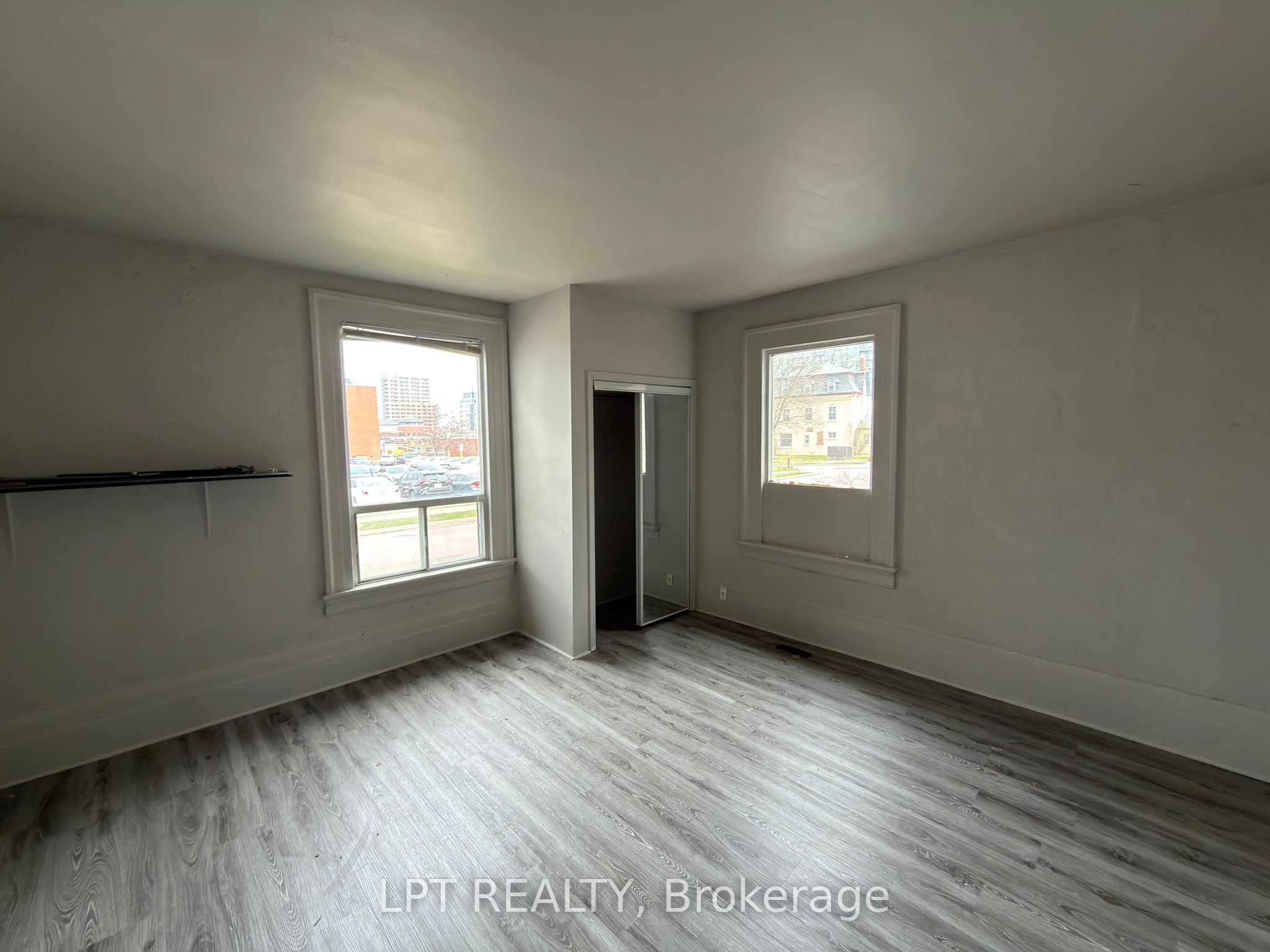 37 Elizabeth Street N, Brampton, ON L6X 1S3 photo 5