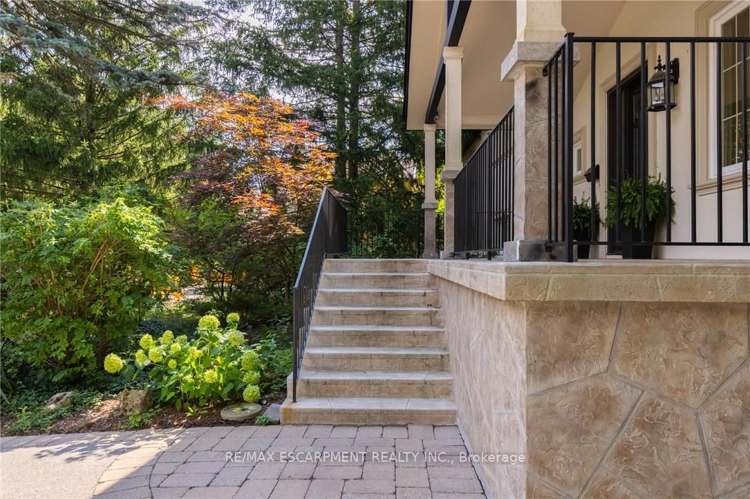 1063 Greenoaks Drive, Mississauga, ON L5J 3A1 photo 3