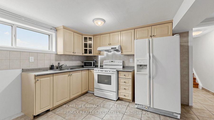 7444 Homeside Gardens Bsmt, Mississauga, ON L4T 2A7 photo 3