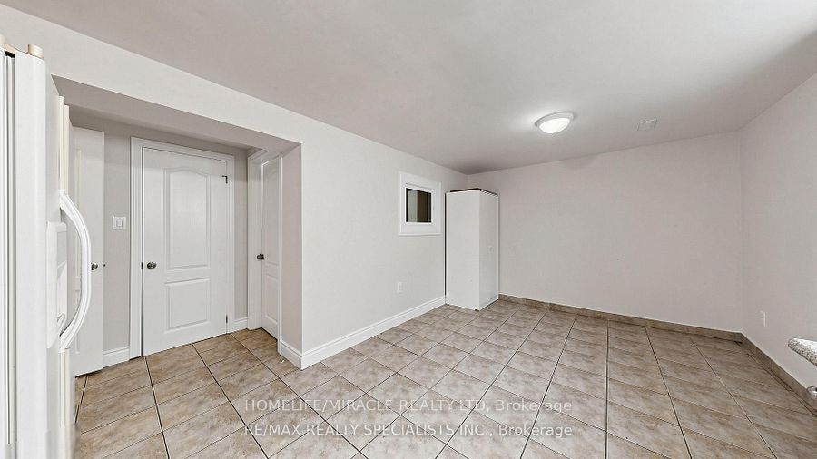 7444 Homeside Gardens Bsmt, Mississauga, ON L4T 2A7 photo 4