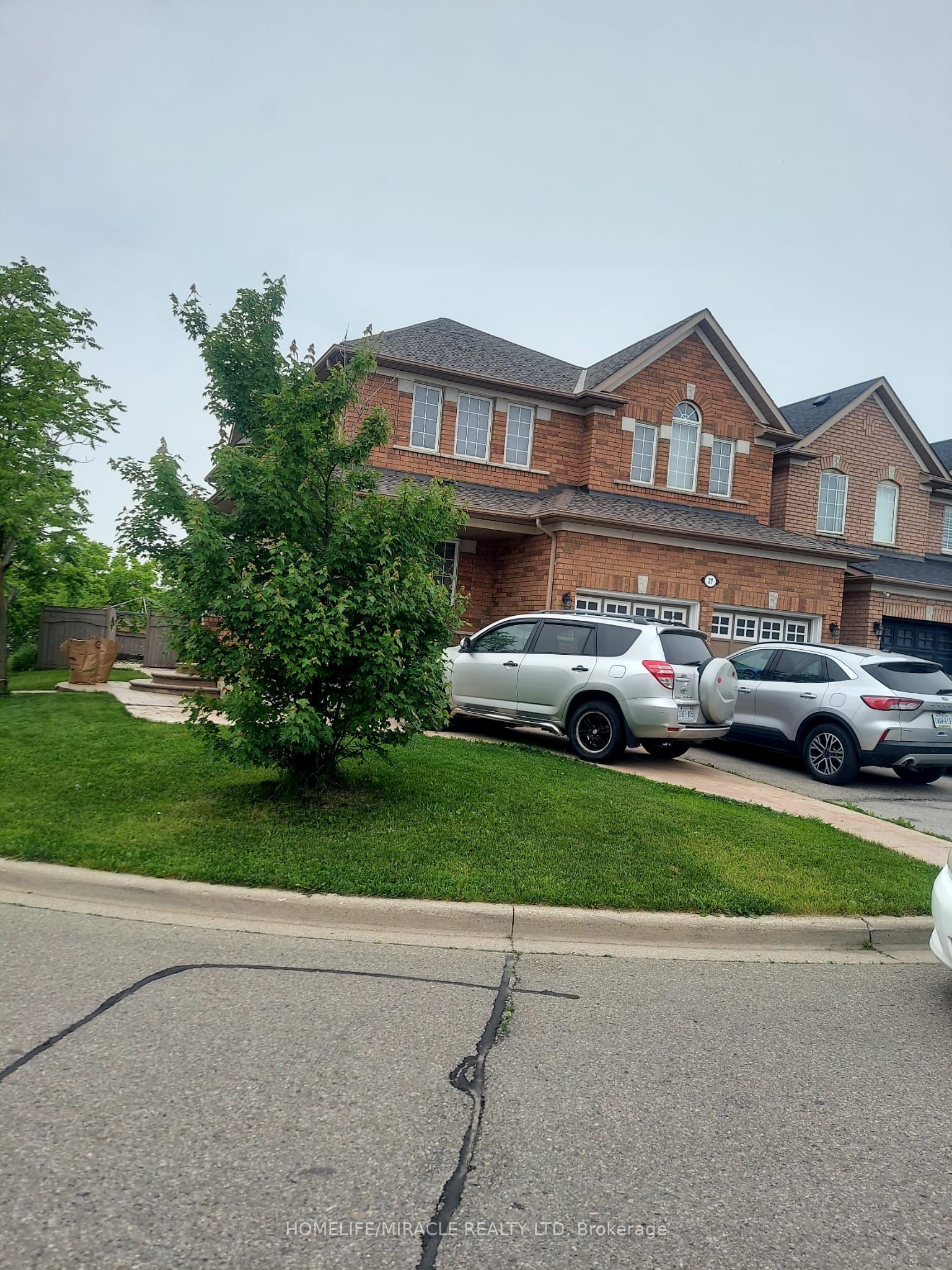 21 Mario Street, Brampton, ON L6P 1N1 photo 2